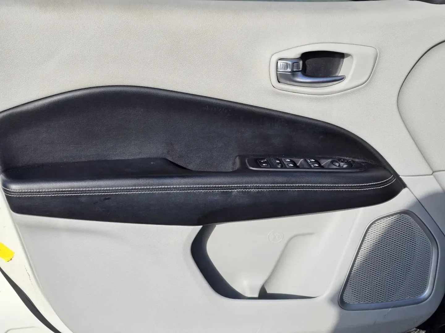 2019 /Ski Gray/Black Jeep Compass Latitude w/Sun/Wheel Pkg (3C4NJCBB5KT) with an Other engine, located at 1430 Gateway Drive, Opelika, AL, 36801, (334) 239-0944, 32.637871, -85.409790 - ### Discover Adventure with the 2019 Jeep Compass Latitude at Gils Auto - Phenix City!<br /> <br /> Are you ready to elevate your driving experience? The 2019 Jeep Compass Latitude is the perfect companion for both your daily commute and weekend getaways. With its rugged style and versatile features - Photo#8