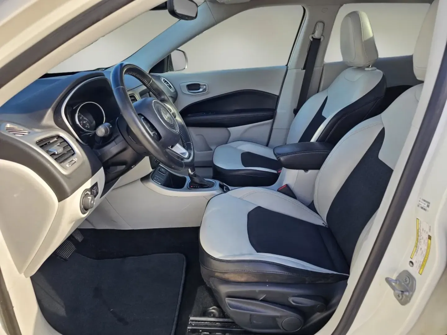 2019 /Ski Gray/Black Jeep Compass Latitude w/Sun/Wheel Pkg (3C4NJCBB5KT) with an Other engine, located at 1430 Gateway Drive, Opelika, AL, 36801, (334) 239-0944, 32.637871, -85.409790 - ### Discover Adventure with the 2019 Jeep Compass Latitude at Gils Auto - Phenix City!<br /> <br /> Are you ready to elevate your driving experience? The 2019 Jeep Compass Latitude is the perfect companion for both your daily commute and weekend getaways. With its rugged style and versatile features - Photo#9