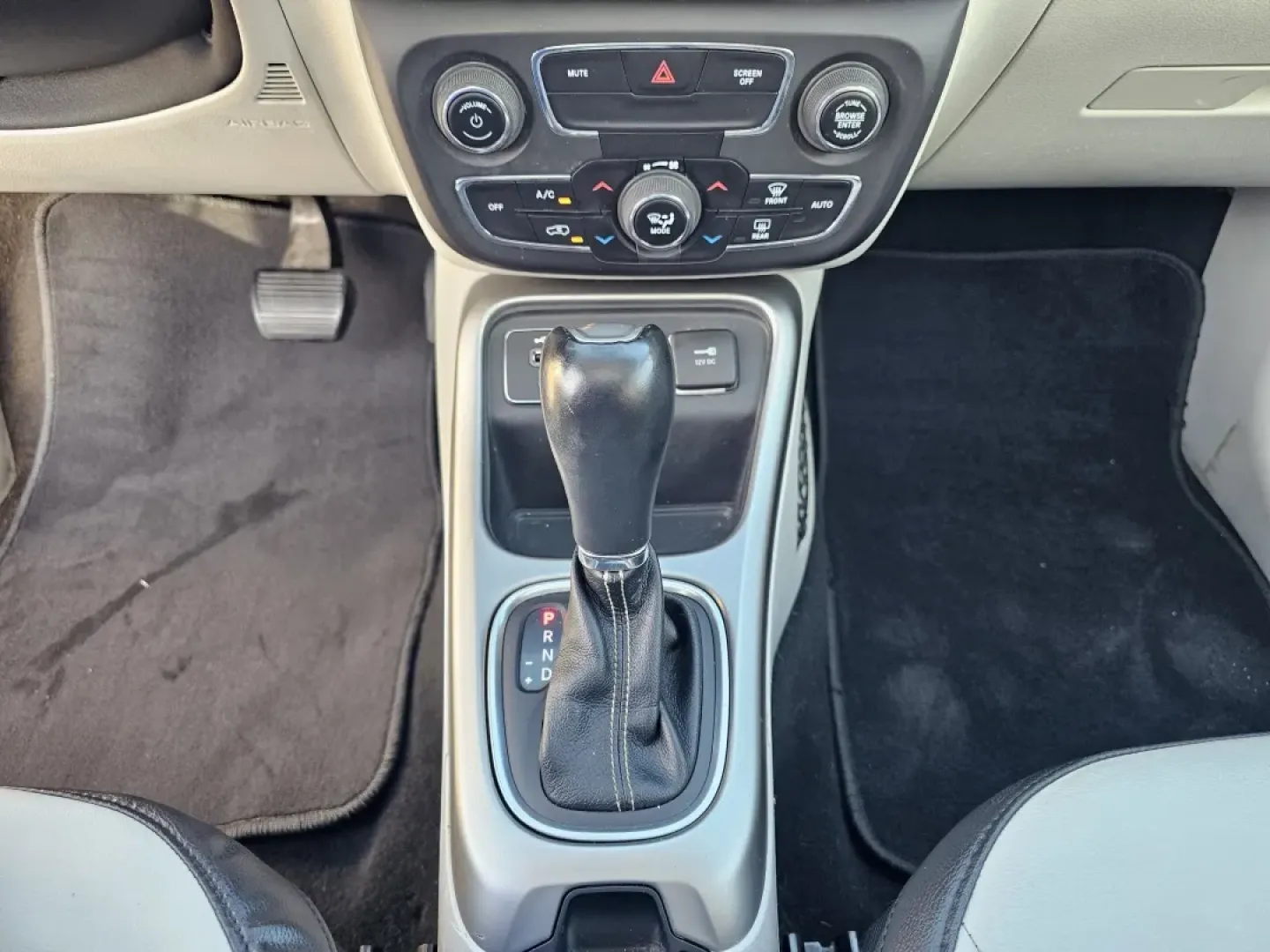 2019 /Ski Gray/Black Jeep Compass Latitude w/Sun/Wheel Pkg (3C4NJCBB5KT) with an Other engine, located at 1430 Gateway Drive, Opelika, AL, 36801, (334) 239-0944, 32.637871, -85.409790 - ### Discover Adventure with the 2019 Jeep Compass Latitude at Gils Auto - Phenix City!<br /> <br /> Are you ready to elevate your driving experience? The 2019 Jeep Compass Latitude is the perfect companion for both your daily commute and weekend getaways. With its rugged style and versatile features - Photo#12