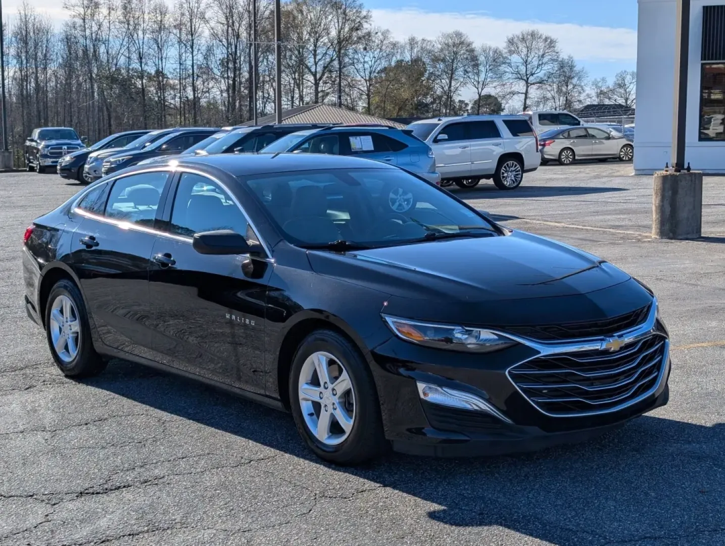 2022 /Dark Atmosphere/ Medium Ash Gray Chevrolet Malibu LS (1G1ZC5ST7NF) with an Other engine, located at 3959 U.S. 80 W, Phenix City, AL, 36870, (334) 297-4885, 32.469296, -85.135185 - **Discover the Perfect Balance of Style and Comfort with the 2022 Chevrolet Malibu at Gils Auto - Phenix City**<br /> <br /> Are you looking for a reliable sedan that effortlessly combines modern technology, spacious comfort, and fuel efficiency? Whether you're commuting to work, shuttling the kids - Photo#2