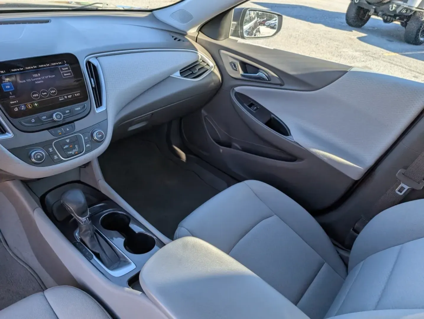 2022 /Dark Atmosphere/ Medium Ash Gray Chevrolet Malibu LS (1G1ZC5ST7NF) with an Other engine, located at 3959 U.S. 80 W, Phenix City, AL, 36870, (334) 297-4885, 32.469296, -85.135185 - **Discover the Perfect Balance of Style and Comfort with the 2022 Chevrolet Malibu at Gils Auto - Phenix City**<br /> <br /> Are you looking for a reliable sedan that effortlessly combines modern technology, spacious comfort, and fuel efficiency? Whether you're commuting to work, shuttling the kids - Photo#16