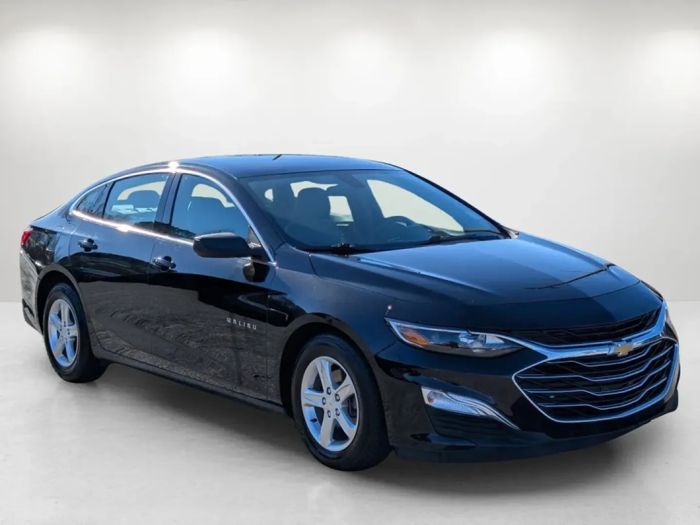 2022 /Dark Atmosphere/ Medium Ash Gray Chevrolet Malibu LS (1G1ZC5ST7NF) with an Other engine, located at 5115 14th Ave., Columbus, GA, 31904, (706) 323-0345, 32.511494, -84.971046 - **Discover the Perfect Balance of Style and Comfort with the 2022 Chevrolet Malibu at Gils Auto - Phenix City**<br /> <br /> Are you looking for a reliable sedan that effortlessly combines modern technology, spacious comfort, and fuel efficiency? Whether you're commuting to work, shuttling the kids - Photo#2