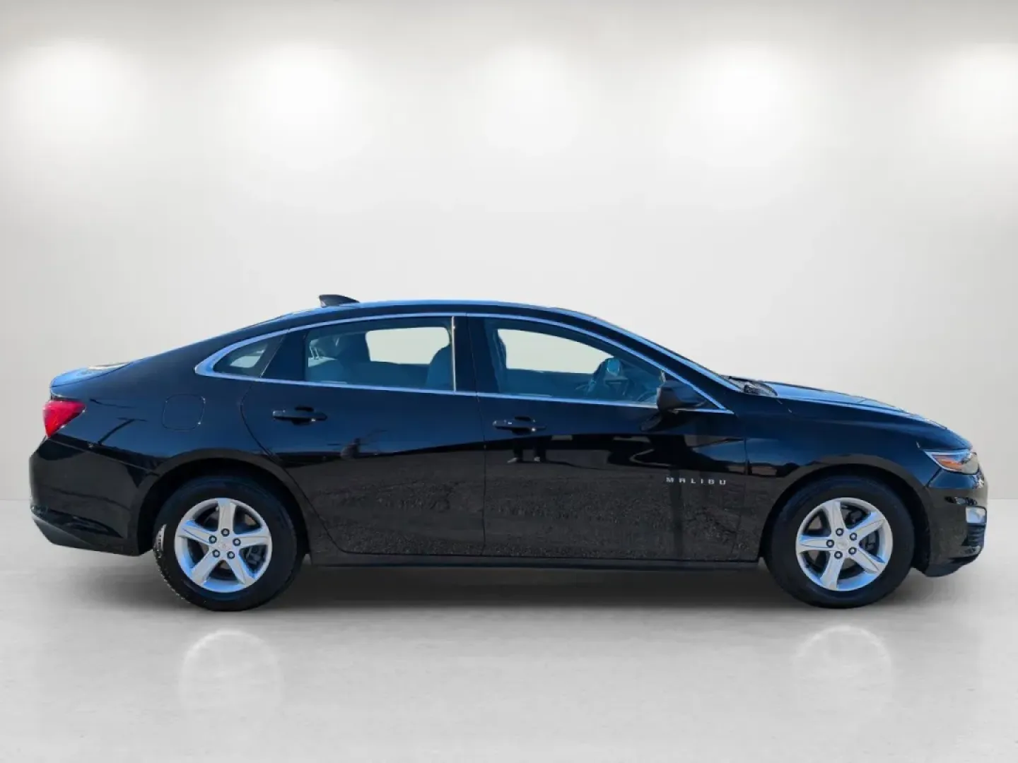 2022 /Dark Atmosphere/ Medium Ash Gray Chevrolet Malibu LS (1G1ZC5ST7NF) with an Other engine, located at 5115 14th Ave., Columbus, GA, 31904, (706) 323-0345, 32.511494, -84.971046 - **Discover the Perfect Balance of Style and Comfort with the 2022 Chevrolet Malibu at Gils Auto - Phenix City**<br /> <br /> Are you looking for a reliable sedan that effortlessly combines modern technology, spacious comfort, and fuel efficiency? Whether you're commuting to work, shuttling the kids - Photo#3