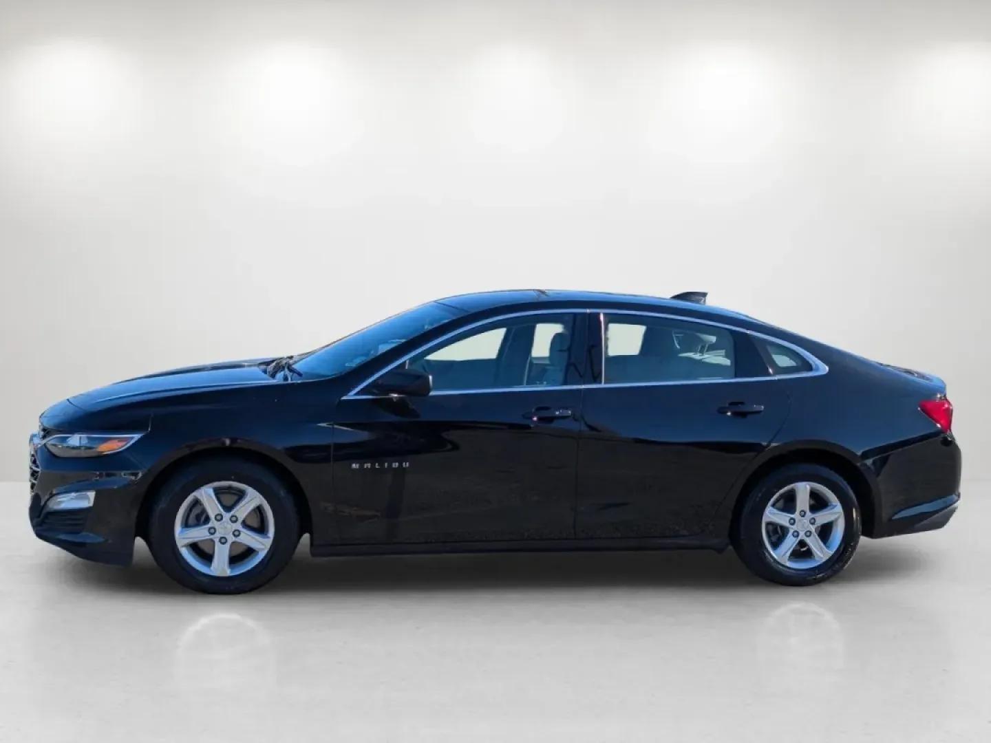 2022 /Dark Atmosphere/ Medium Ash Gray Chevrolet Malibu LS (1G1ZC5ST7NF) with an Other engine, located at 5115 14th Ave., Columbus, GA, 31904, (706) 323-0345, 32.511494, -84.971046 - **Discover the Perfect Balance of Style and Comfort with the 2022 Chevrolet Malibu at Gils Auto - Phenix City**<br /> <br /> Are you looking for a reliable sedan that effortlessly combines modern technology, spacious comfort, and fuel efficiency? Whether you're commuting to work, shuttling the kids - Photo#7