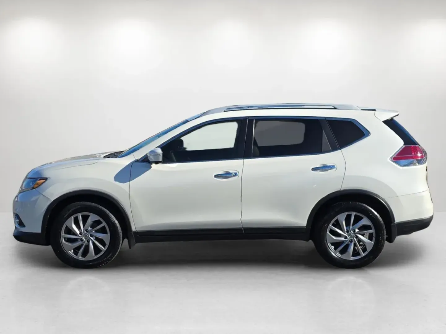 2015 /Almond Nissan Rogue SL (5N1AT2MT1FC) with an Other engine, located at 3959 U.S. 80 W, Phenix City, AL, 36870, (334) 297-4885, 32.469296, -85.135185 - **Discover Adventure and Comfort with the 2015 Nissan Rogue SL at Gils Auto!**<br /> <br /> Are you ready to elevate your driving experience and embrace the freedom of the open road? The 2015 Nissan Rogue SL is the perfect companion for weekend getaways, family outings, and daily commutes alike. Thi - Photo#8