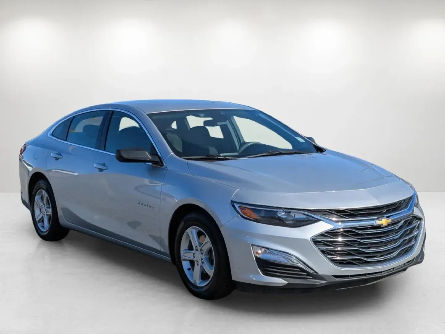 2020 /Jet Black Chevrolet Malibu LS (1G1ZC5ST3LF) with an Other engine, located at 3959 U.S. 80 W, Phenix City, AL, 36870, (334) 297-4885, 32.469296, -85.135185 - Discover the perfect blend of style and functionality with this 2020 Chevrolet Malibu LS, a sedan that effortlessly meets the needs of your busy lifestyle. Whether you're commuting to work, shuttling kids to school, or planning a weekend getaway, this vehicle is designed to keep you comfortable and - Photo#2