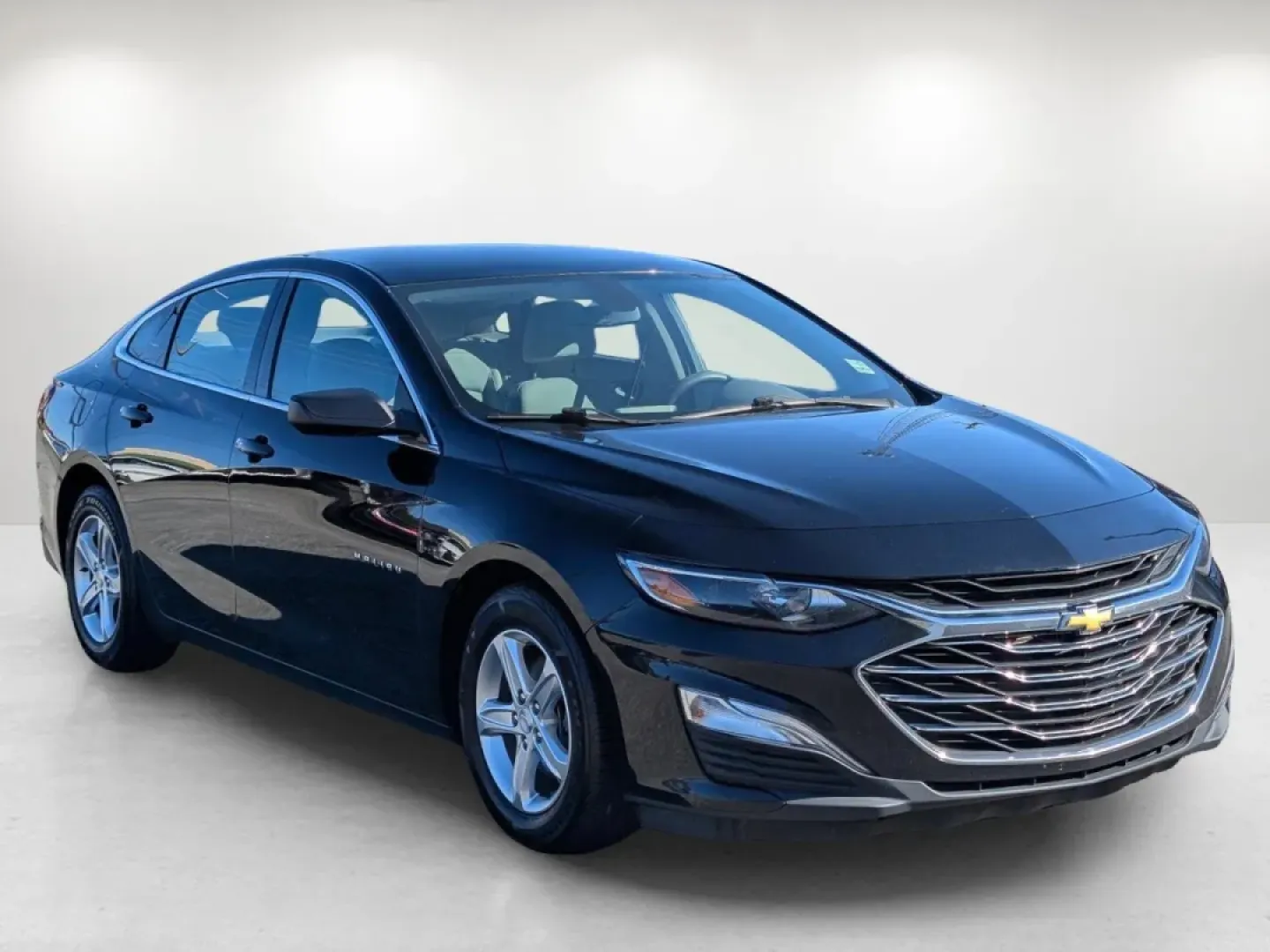 2022 /Dark Atmosphere/ Medium Ash Gray Chevrolet Malibu LS (1G1ZC5ST1NF) with an Other engine, located at 3959 U.S. 80 W, Phenix City, AL, 36870, (334) 297-4885, 32.469296, -85.135185 - **Discover Your Next Adventure with the 2022 Chevrolet Malibu LS at Gils Auto!**<br /> <br /> Are you ready to upgrade your daily commute or family road trips? The 2022 Chevrolet Malibu LS is the perfect blend of style, comfort, and technology that caters to your busy lifestyle. Whether you're navig - Photo#2