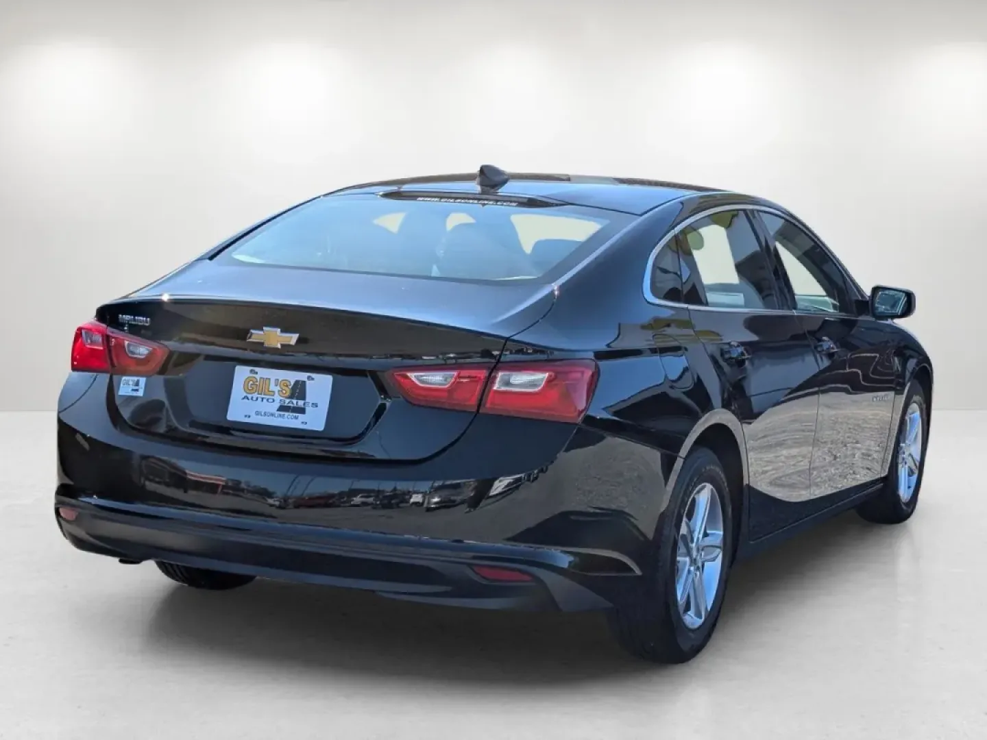 2022 /Dark Atmosphere/ Medium Ash Gray Chevrolet Malibu LS (1G1ZC5ST1NF) with an Other engine, located at 3959 U.S. 80 W, Phenix City, AL, 36870, (334) 297-4885, 32.469296, -85.135185 - **Discover Your Next Adventure with the 2022 Chevrolet Malibu LS at Gils Auto!**<br /> <br /> Are you ready to upgrade your daily commute or family road trips? The 2022 Chevrolet Malibu LS is the perfect blend of style, comfort, and technology that caters to your busy lifestyle. Whether you're navig - Photo#4