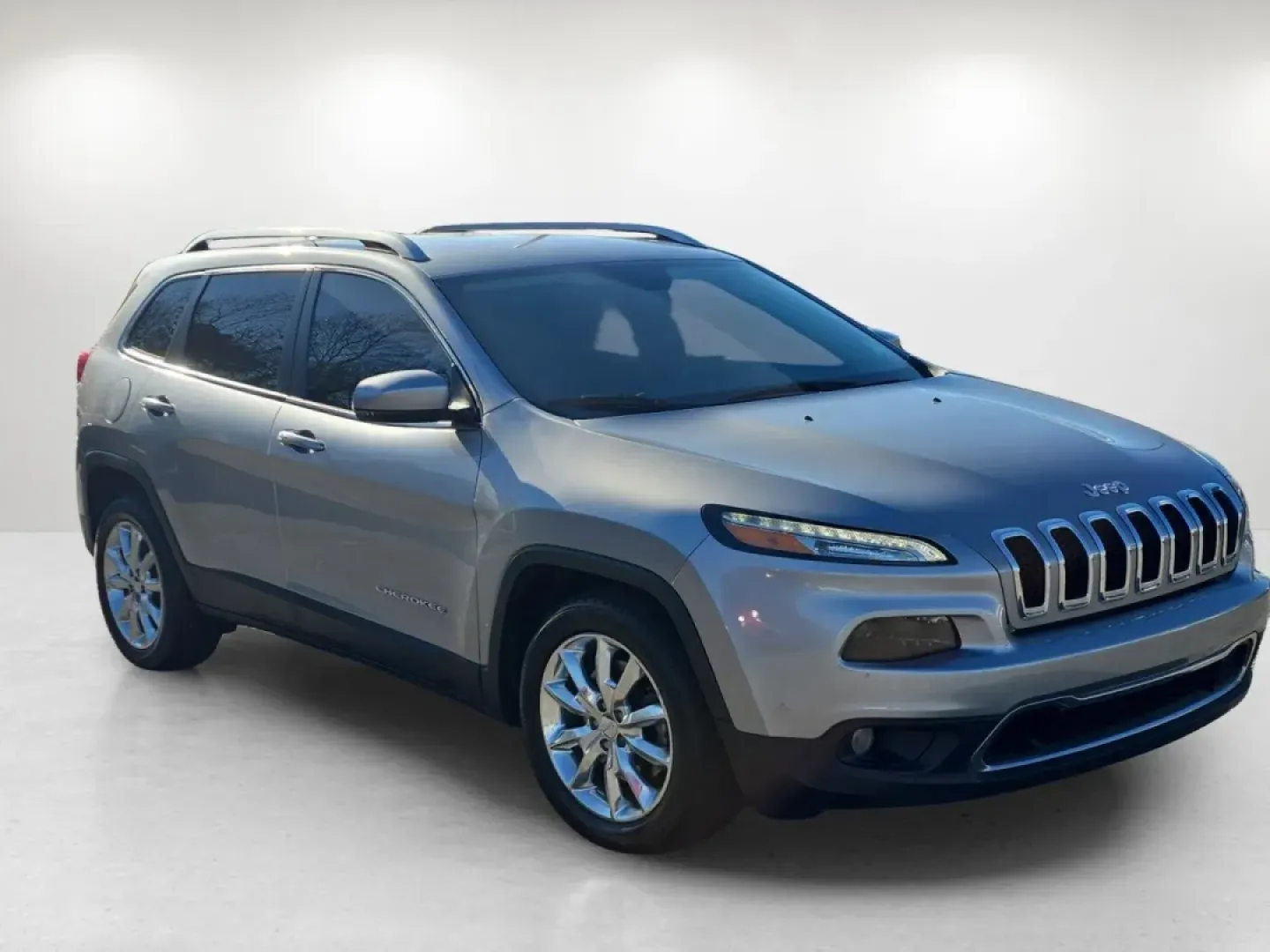 2016 /Black Jeep Cherokee Limited (1C4PJLDB0GW) with an Other engine, located at 3959 U.S. 80 W, Phenix City, AL, 36870, (334) 297-4885, 32.469296, -85.135185 - ### Discover Your Next Adventure with the 2016 Jeep Cherokee Limited at Gils Auto in Phenix City, AL!<br /> <br /> Picture this: You're ready for a weekend getaway, cruising down the scenic roads of Phenix City in your reliable 2016 Jeep Cherokee Limited. With its stylish Billet Silver Metallic Clea - Photo#2