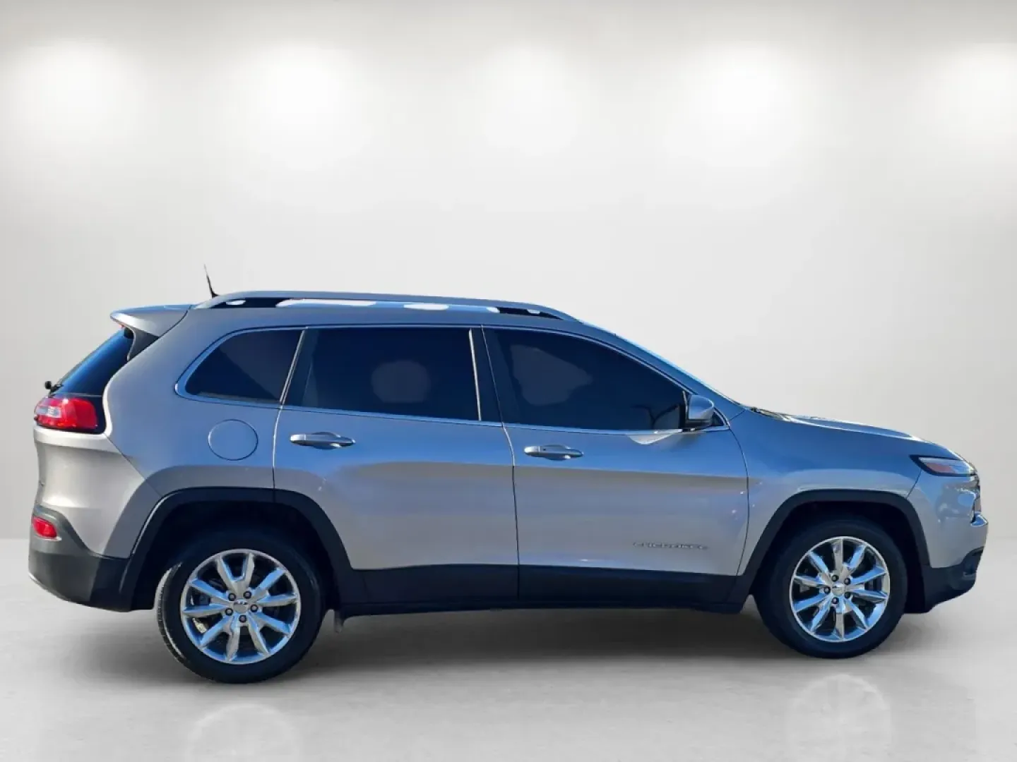 2016 /Black Jeep Cherokee Limited (1C4PJLDB0GW) with an Other engine, located at 3959 U.S. 80 W, Phenix City, AL, 36870, (334) 297-4885, 32.469296, -85.135185 - ### Discover Your Next Adventure with the 2016 Jeep Cherokee Limited at Gils Auto in Phenix City, AL!<br /> <br /> Picture this: You're ready for a weekend getaway, cruising down the scenic roads of Phenix City in your reliable 2016 Jeep Cherokee Limited. With its stylish Billet Silver Metallic Clea - Photo#3