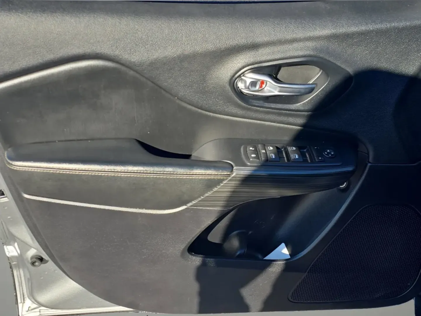 2016 /Black Jeep Cherokee Limited (1C4PJLDB0GW) with an Other engine, located at 3959 U.S. 80 W, Phenix City, AL, 36870, (334) 297-4885, 32.469296, -85.135185 - ### Discover Your Next Adventure with the 2016 Jeep Cherokee Limited at Gils Auto in Phenix City, AL!<br /> <br /> Picture this: You're ready for a weekend getaway, cruising down the scenic roads of Phenix City in your reliable 2016 Jeep Cherokee Limited. With its stylish Billet Silver Metallic Clea - Photo#11