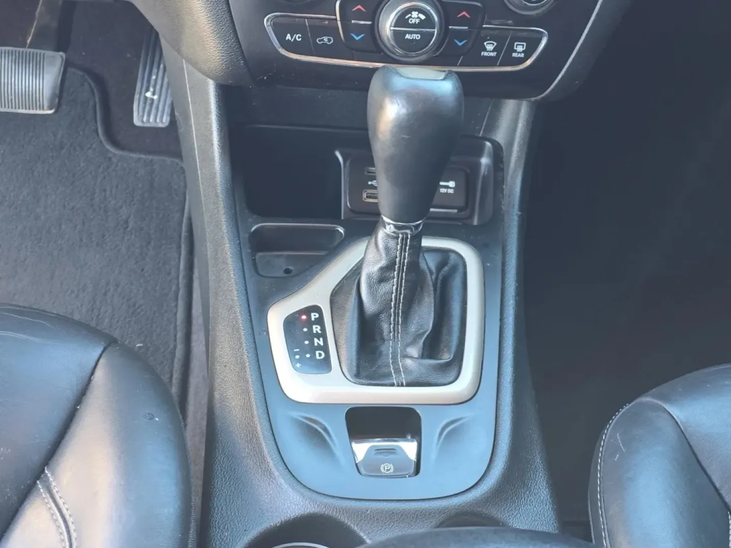 2016 /Black Jeep Cherokee Limited (1C4PJLDB0GW) with an Other engine, located at 3959 U.S. 80 W, Phenix City, AL, 36870, (334) 297-4885, 32.469296, -85.135185 - ### Discover Your Next Adventure with the 2016 Jeep Cherokee Limited at Gils Auto in Phenix City, AL!<br /> <br /> Picture this: You're ready for a weekend getaway, cruising down the scenic roads of Phenix City in your reliable 2016 Jeep Cherokee Limited. With its stylish Billet Silver Metallic Clea - Photo#16