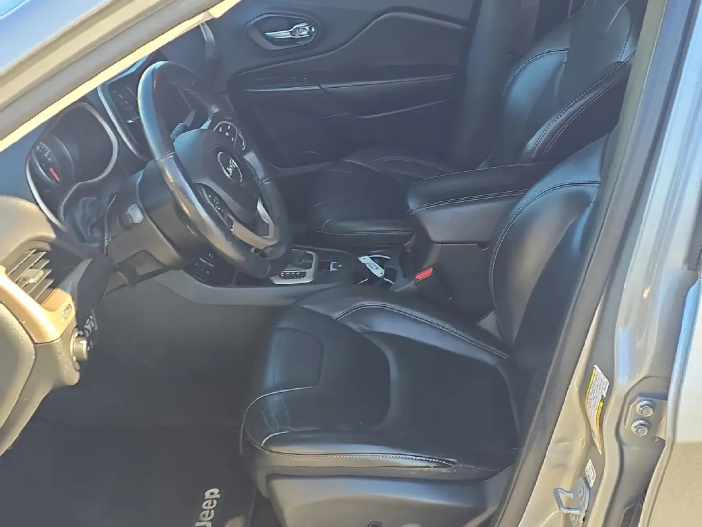 2016 /Black Jeep Cherokee Limited (1C4PJLDB0GW) with an Other engine, located at 5115 14th Ave., Columbus, GA, 31904, (706) 323-0345, 32.511494, -84.971046 - ### Discover Your Next Adventure with the 2016 Jeep Cherokee Limited at Gils Auto in Phenix City, AL!<br /> <br /> Picture this: You're ready for a weekend getaway, cruising down the scenic roads of Phenix City in your reliable 2016 Jeep Cherokee Limited. With its stylish Billet Silver Metallic Clea - Photo#12