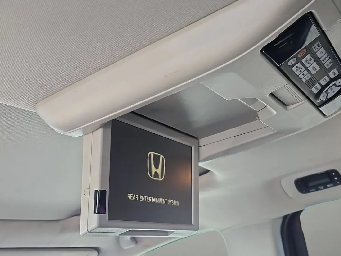 2014 Honda Odyssey EX-L (5FNRL5H68EB) with an Other engine, located at 3959 U.S. 80 W, Phenix City, AL, 36870, (334) 297-4885, 32.469296, -85.135185 - **Unleash Family Adventures with the 2014 Honda Odyssey EX-L at Gils Auto!**<br /> <br /> Are you searching for the perfect vehicle to elevate your family road trips and daily commutes? Look no further than the 2014 Honda Odyssey EX-L, an exceptional minivan designed to keep your family comfortable, - Photo#13