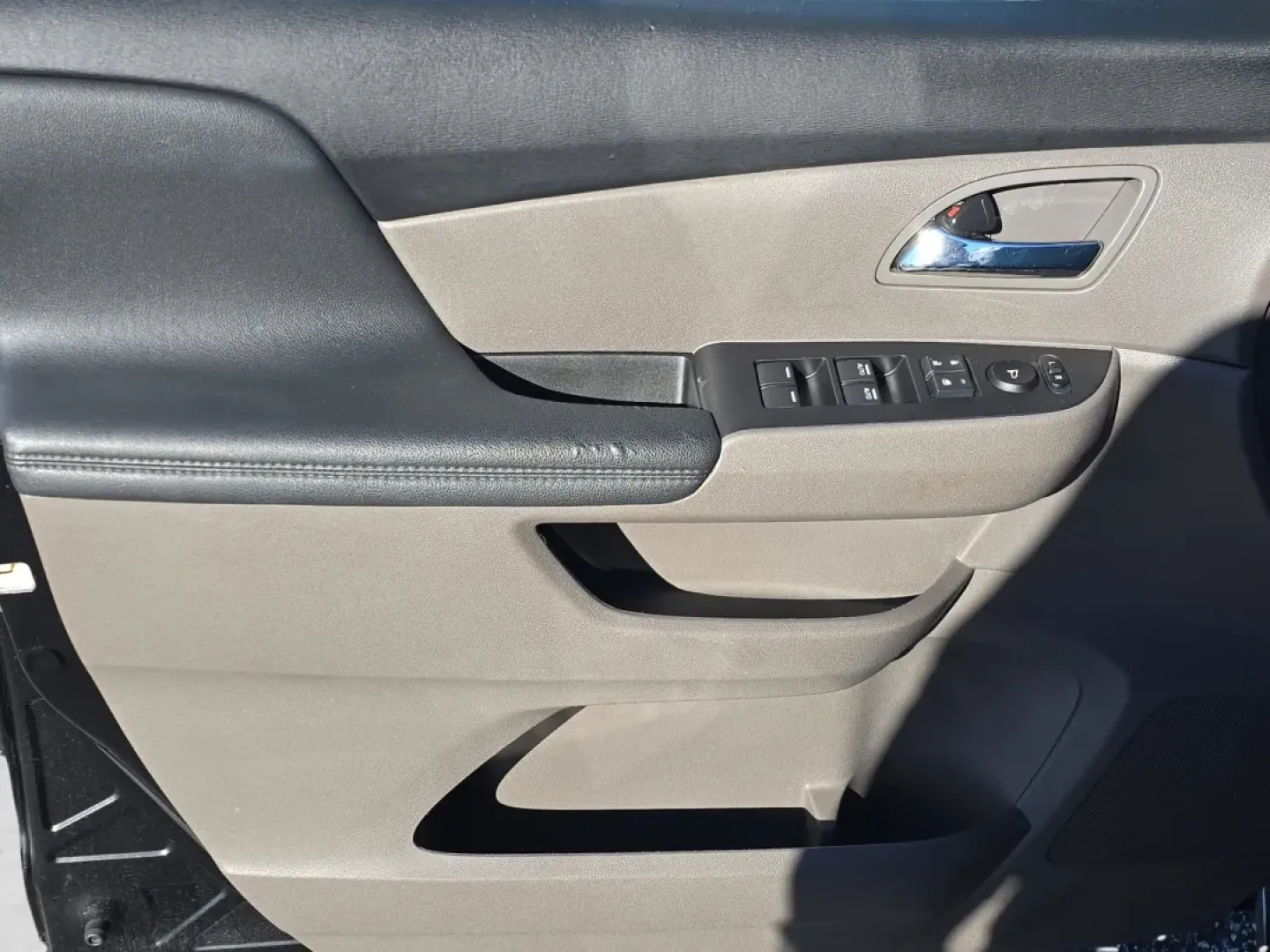 2014 Honda Odyssey EX-L (5FNRL5H68EB) with an Other engine, located at 3959 U.S. 80 W, Phenix City, AL, 36870, (334) 297-4885, 32.469296, -85.135185 - **Unleash Family Adventures with the 2014 Honda Odyssey EX-L at Gils Auto!**<br /> <br /> Are you searching for the perfect vehicle to elevate your family road trips and daily commutes? Look no further than the 2014 Honda Odyssey EX-L, an exceptional minivan designed to keep your family comfortable, - Photo#14