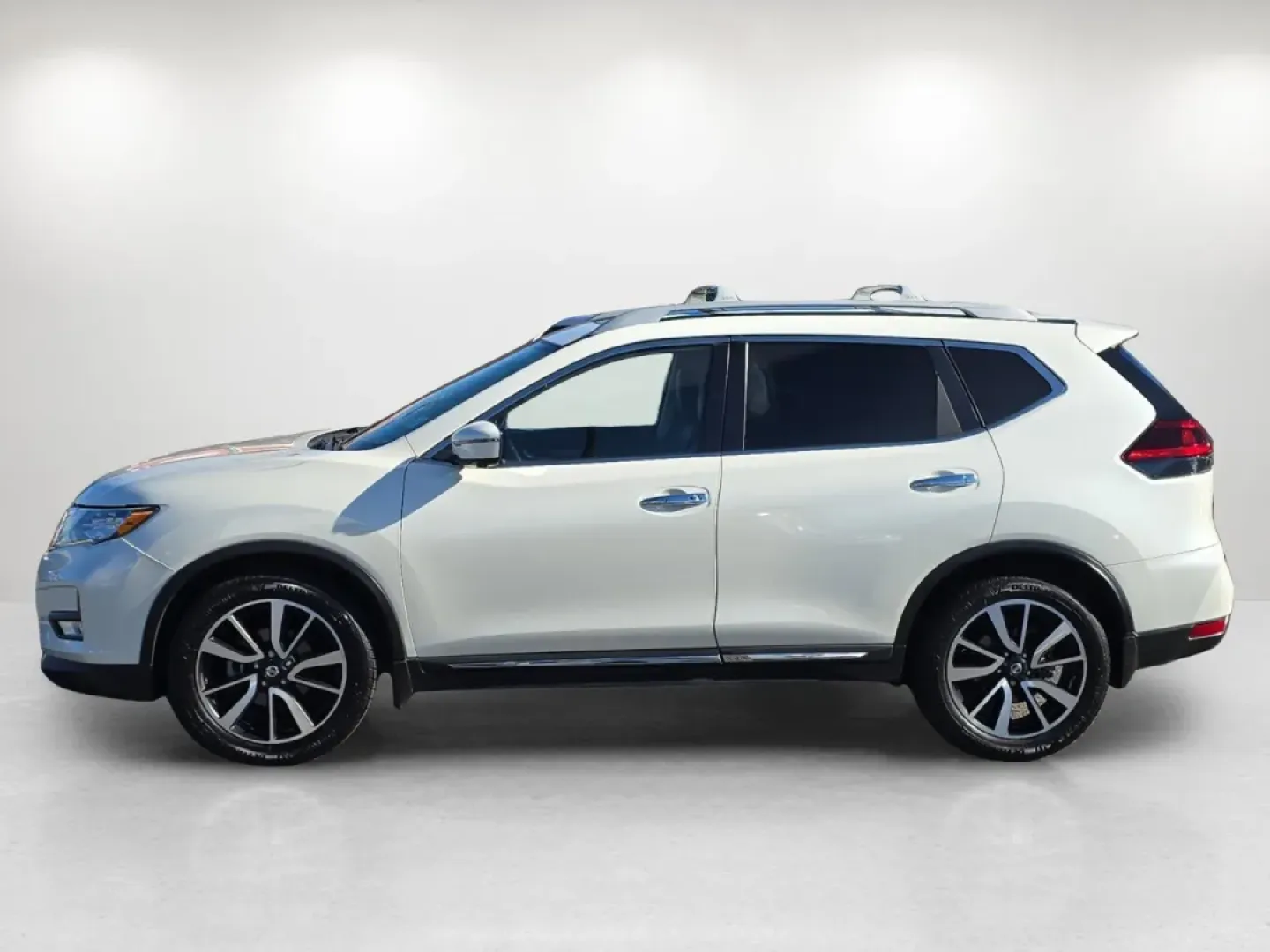 2019 /Charcoal Nissan Rogue SL (5N1AT2MT7KC) with an Other engine, located at 3959 U.S. 80 W, Phenix City, AL, 36870, (334) 297-4885, 32.469296, -85.135185 - ### Discover Your Next Adventure with the 2019 Nissan Rogue at Gils Auto Phenix City!<br /> <br /> Are you ready for the ultimate blend of comfort, style, and versatility? The 2019 Nissan Rogue SL is the perfect SUV for those who lead an active lifestyle. Whether you're commuting to work, taking th - Photo#8