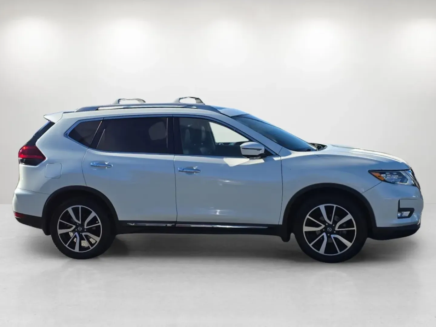 2019 /Charcoal Nissan Rogue SL (5N1AT2MT7KC) with an Other engine, located at 7000 Northlake Connector, Columbus, GA, 31904, (706) 987-8085, 32.524975, -84.978134 - ### Discover Your Next Adventure with the 2019 Nissan Rogue at Gils Auto Phenix City!<br /> <br /> Are you ready for the ultimate blend of comfort, style, and versatility? The 2019 Nissan Rogue SL is the perfect SUV for those who lead an active lifestyle. Whether you're commuting to work, taking th - Photo#3