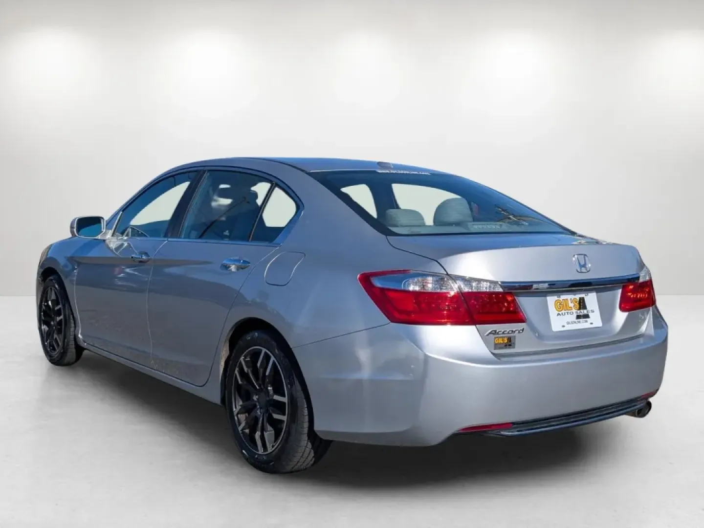 2013 Honda Accord Sdn EX-L (1HGCR2F80DA) with an Other engine, located at 3959 U.S. 80 W, Phenix City, AL, 36870, (334) 297-4885, 32.469296, -85.135185 - **Discover Your Perfect Ride for Adventure: 2013 Honda Accord EX-L at Gils Auto - Phenix City**<br /> <br /> Are you ready to elevate your driving experience? Whether you're commuting to work, running errands, or planning a weekend getaway, the 2013 Honda Accord EX-L is your ideal companion. With it - Photo#6