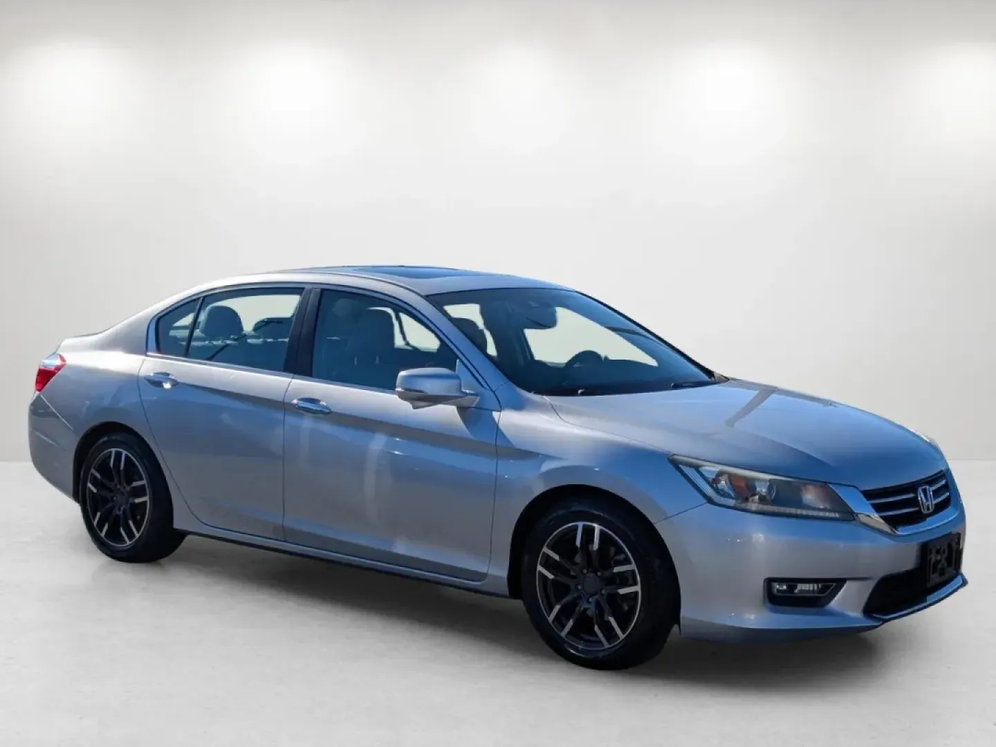 2013 Honda Accord Sdn EX-L (1HGCR2F80DA) with an Other engine, located at 1430 Gateway Drive, Opelika, AL, 36801, (334) 239-0944, 32.637871, -85.409790 - **Discover Your Perfect Ride for Adventure: 2013 Honda Accord EX-L at Gils Auto - Phenix City**<br /> <br /> Are you ready to elevate your driving experience? Whether you're commuting to work, running errands, or planning a weekend getaway, the 2013 Honda Accord EX-L is your ideal companion. With it - Photo#2