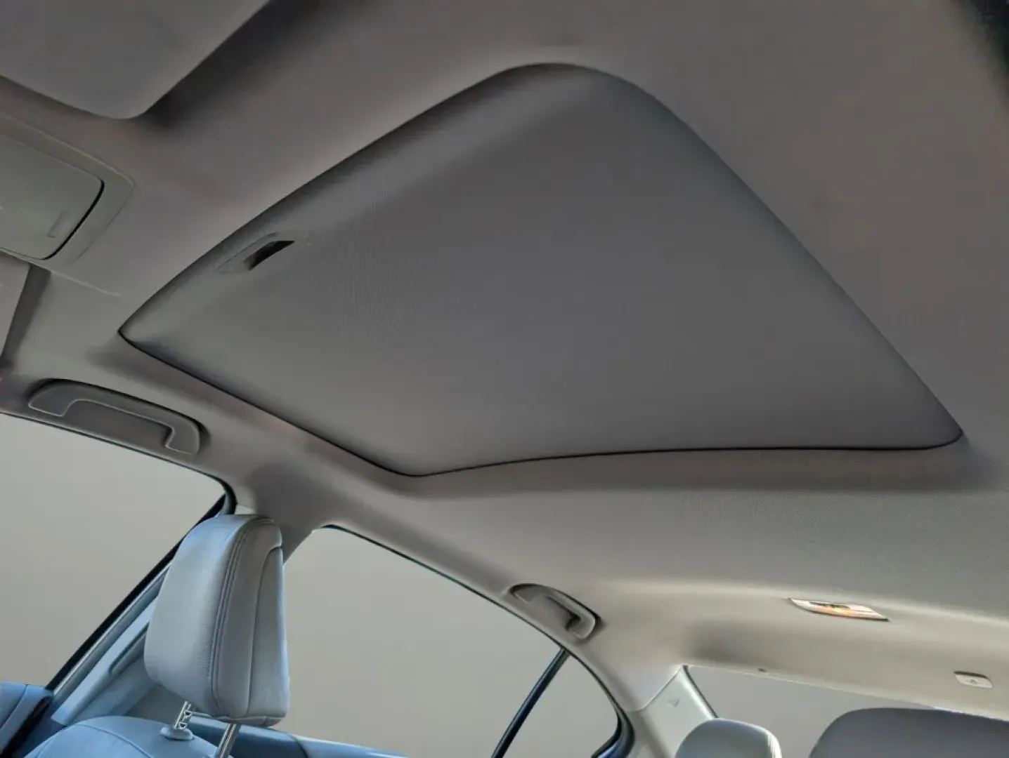 2013 Honda Accord Sdn EX-L (1HGCR2F80DA) with an Other engine, located at 1430 Gateway Drive, Opelika, AL, 36801, (334) 239-0944, 32.637871, -85.409790 - **Discover Your Perfect Ride for Adventure: 2013 Honda Accord EX-L at Gils Auto - Phenix City**<br /> <br /> Are you ready to elevate your driving experience? Whether you're commuting to work, running errands, or planning a weekend getaway, the 2013 Honda Accord EX-L is your ideal companion. With it - Photo#11