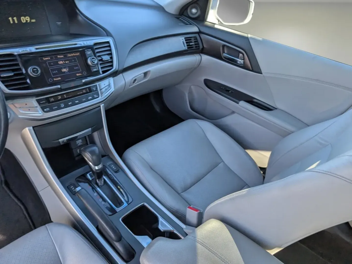 2013 Honda Accord Sdn EX-L (1HGCR2F80DA) with an Other engine, located at 1430 Gateway Drive, Opelika, AL, 36801, (334) 239-0944, 32.637871, -85.409790 - **Discover Your Perfect Ride for Adventure: 2013 Honda Accord EX-L at Gils Auto - Phenix City**<br /> <br /> Are you ready to elevate your driving experience? Whether you're commuting to work, running errands, or planning a weekend getaway, the 2013 Honda Accord EX-L is your ideal companion. With it - Photo#13