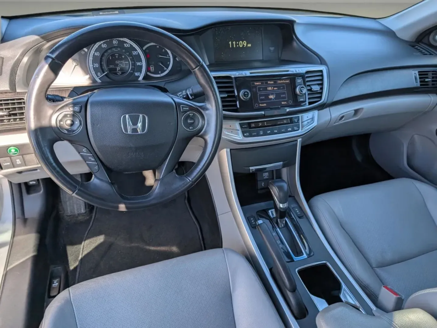 2013 Honda Accord Sdn EX-L (1HGCR2F80DA) with an Other engine, located at 1430 Gateway Drive, Opelika, AL, 36801, (334) 239-0944, 32.637871, -85.409790 - **Discover Your Perfect Ride for Adventure: 2013 Honda Accord EX-L at Gils Auto - Phenix City**<br /> <br /> Are you ready to elevate your driving experience? Whether you're commuting to work, running errands, or planning a weekend getaway, the 2013 Honda Accord EX-L is your ideal companion. With it - Photo#14