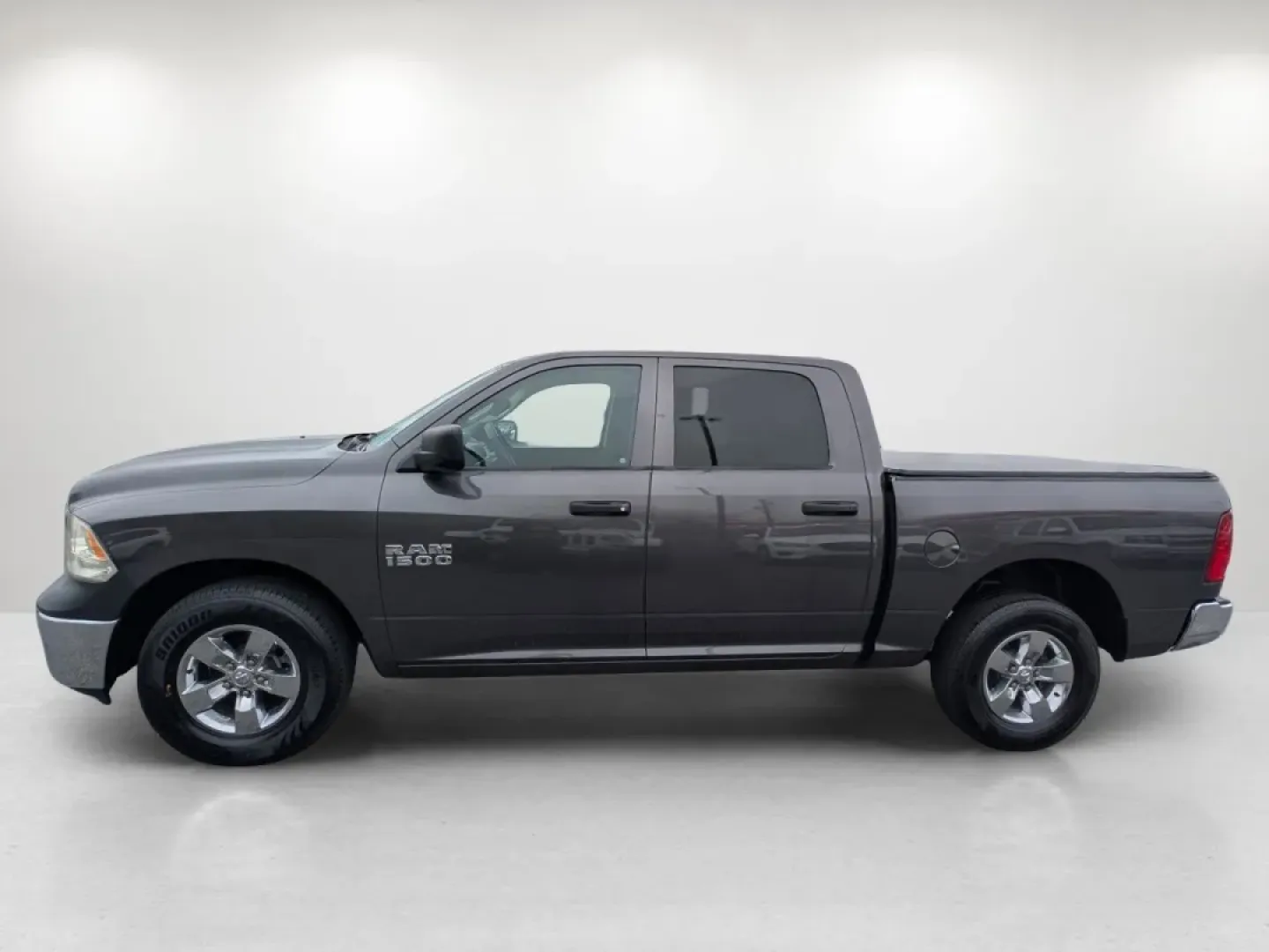 2016 /Diesel Gray/Black Ram 1500 Tradesman (1C6RR6KGXGS) with an Other engine, located at 1430 Gateway Drive, Opelika, AL, 36801, (334) 239-0944, 32.637871, -85.409790 - Are you ready to elevate your lifestyle with the ultimate truck companion? Look no further than this 2016 Ram 1500 Tradesman Crew Cab Pickup, perfect for growing families, weekend adventurers, or anyone who needs a reliable vehicle for their daily commute. At Gils Auto - Phenix City - Prime, we unde - Photo#7