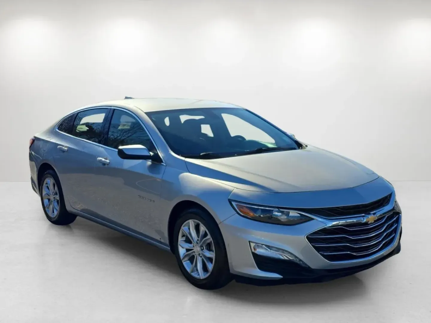 2020 /Jet Black Chevrolet Malibu LT (1G1ZD5ST2LF) with an Other engine, located at 7000 Northlake Connector, Columbus, GA, 31904, (706) 987-8085, 32.524975, -84.978134 - **Experience Your Ideal Daily Drive with the 2020 Chevrolet Malibu LT at Gils Auto in Phenix City!**<br /> <br /> Are you searching for a reliable sedan that perfectly balances style, comfort, and practicality? Look no further than the 2020 Chevrolet Malibu LT, available now at Gils Auto, your trust - Photo#2