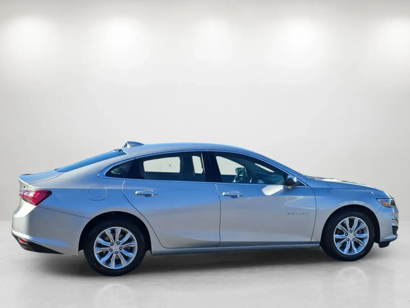 2020 /Jet Black Chevrolet Malibu LT (1G1ZD5ST2LF) with an Other engine, located at 7000 Northlake Connector, Columbus, GA, 31904, (706) 987-8085, 32.524975, -84.978134 - **Experience Your Ideal Daily Drive with the 2020 Chevrolet Malibu LT at Gils Auto in Phenix City!**<br /> <br /> Are you searching for a reliable sedan that perfectly balances style, comfort, and practicality? Look no further than the 2020 Chevrolet Malibu LT, available now at Gils Auto, your trust - Photo#3