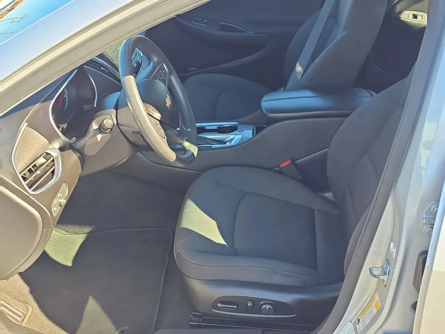 2020 /Jet Black Chevrolet Malibu LT (1G1ZD5ST2LF) with an Other engine, located at 7000 Northlake Connector, Columbus, GA, 31904, (706) 987-8085, 32.524975, -84.978134 - **Experience Your Ideal Daily Drive with the 2020 Chevrolet Malibu LT at Gils Auto in Phenix City!**<br /> <br /> Are you searching for a reliable sedan that perfectly balances style, comfort, and practicality? Look no further than the 2020 Chevrolet Malibu LT, available now at Gils Auto, your trust - Photo#10