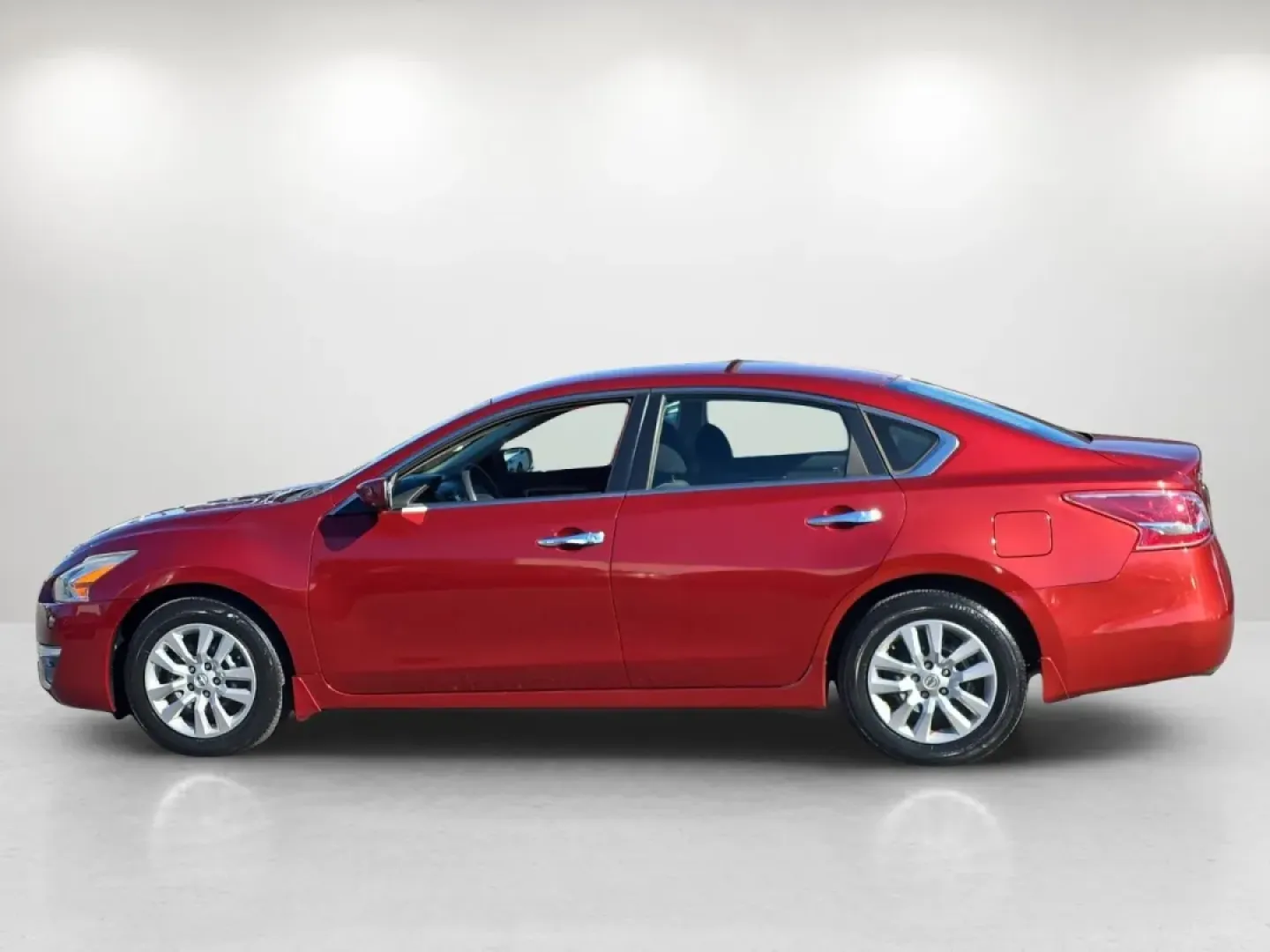 2013 /Black Nissan Altima 2.5 S (1N4AL3AP6DC) with an Other engine, located at 7000 Northlake Connector, Columbus, GA, 31904, (706) 987-8085, 32.524975, -84.978134 - **Drive Into Adventure with the 2013 Nissan Altima 2.5 S Perfect for Modern Life!**<br /> <br /> Are you on the hunt for a dependable vehicle that fits seamlessly into your busy lifestyle? Look no further than the 2013 Nissan Altima 2.5 S, available now at Gils Auto in Phenix City, AL. This stylish - Photo#7