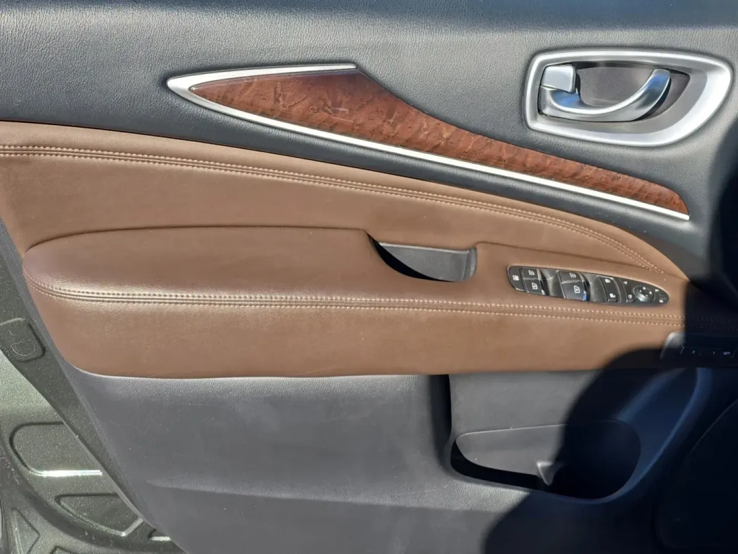 2013 /Brown Infiniti JX35 (5N1AL0MM1DC) with an Other engine, located at 3959 U.S. 80 W, Phenix City, AL, 36870, (334) 297-4885, 32.469296, -85.135185 - Experience the epitome of luxury and versatility with the 2013 Infiniti JX35, available now at Gils Auto in Phenix City, AL. Whether you're a growing family seeking the perfect spacious SUV, a commuter needing a reliable vehicle for daily drives, or an adventure enthusiast ready for weekend getaways - Photo#14