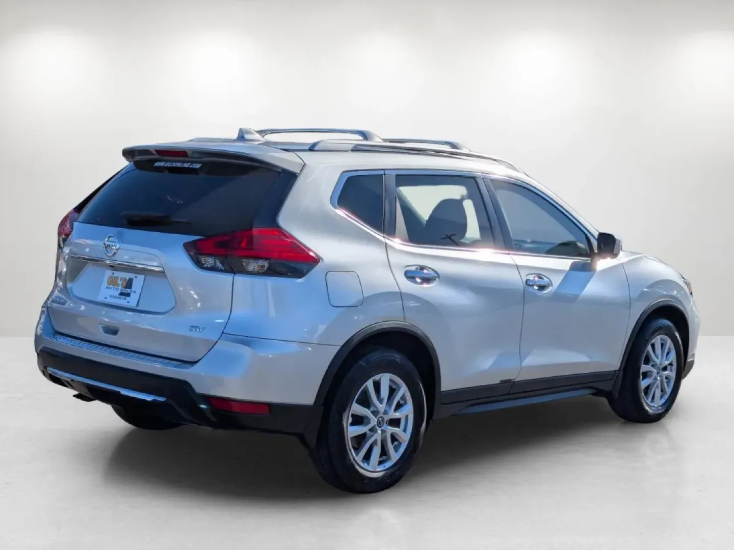 2017 /Charcoal Nissan Rogue SV (KNMAT2MT8HP) with an Other engine, located at 3959 U.S. 80 W, Phenix City, AL, 36870, (334) 297-4885, 32.469296, -85.135185 - Discover the perfect blend of style, comfort, and versatility with the 2017 Nissan Rogue SV, now available at Gils Auto in Phenix City, AL. This SUV is not just a vehicle; it's a lifestyle choice that caters to growing families, adventurous weekend warriors, and budget-conscious buyers alike. Imagin - Photo#5