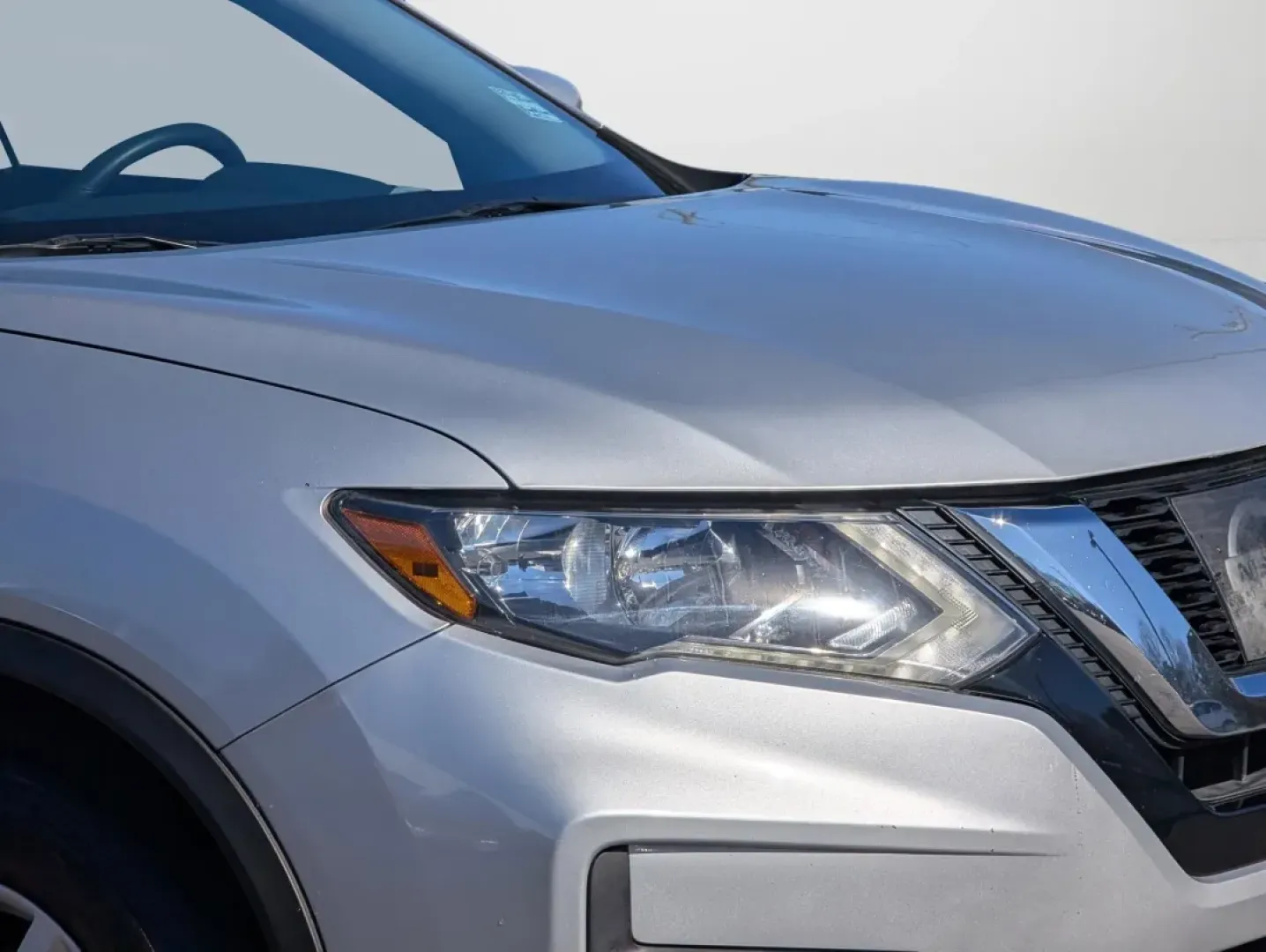 2017 /Charcoal Nissan Rogue SV (KNMAT2MT8HP) with an Other engine, located at 3959 U.S. 80 W, Phenix City, AL, 36870, (334) 297-4885, 32.469296, -85.135185 - Discover the perfect blend of style, comfort, and versatility with the 2017 Nissan Rogue SV, now available at Gils Auto in Phenix City, AL. This SUV is not just a vehicle; it's a lifestyle choice that caters to growing families, adventurous weekend warriors, and budget-conscious buyers alike. Imagin - Photo#8