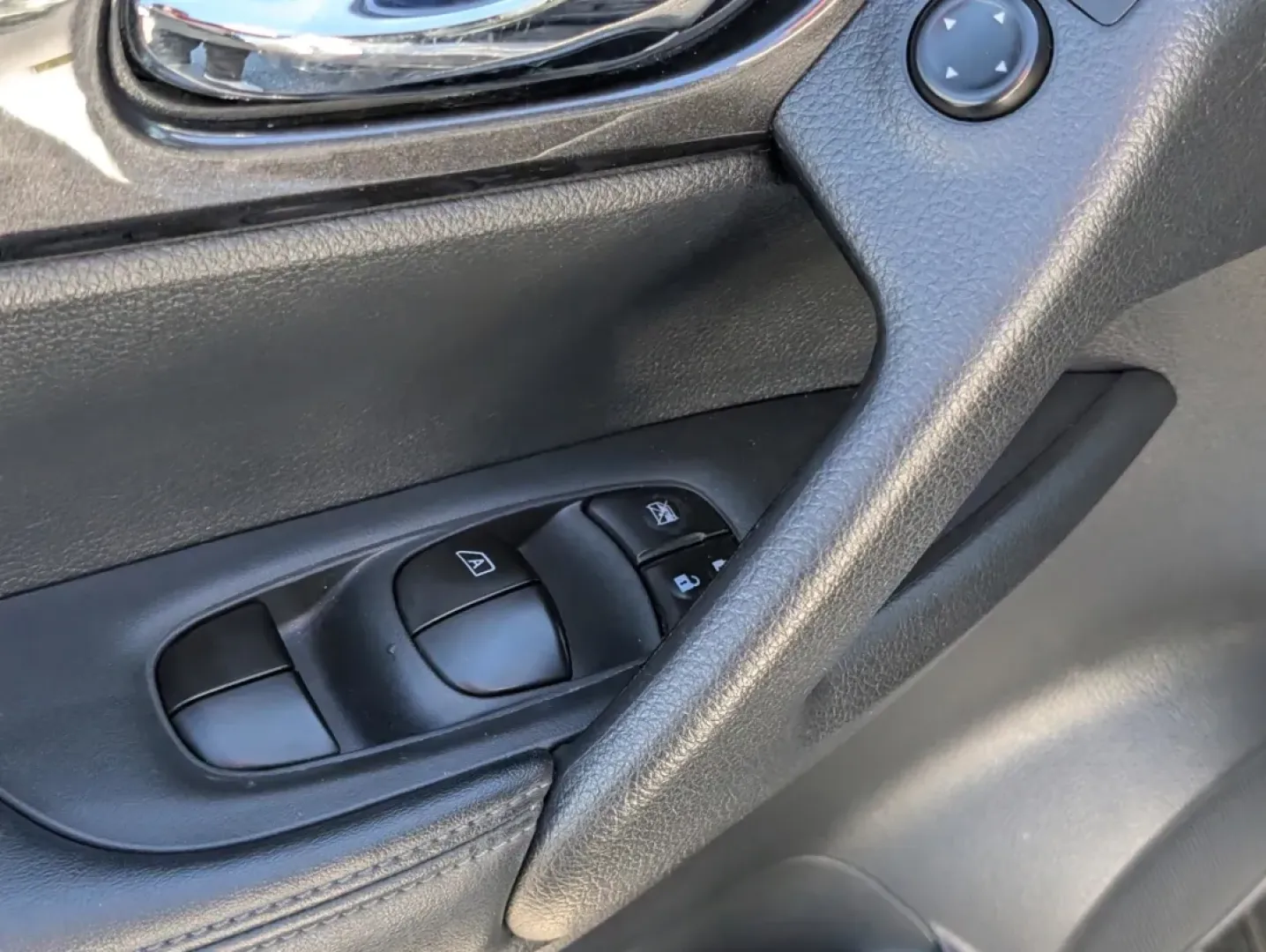 2017 /Charcoal Nissan Rogue SV (KNMAT2MT8HP) with an Other engine, located at 3959 U.S. 80 W, Phenix City, AL, 36870, (334) 297-4885, 32.469296, -85.135185 - Discover the perfect blend of style, comfort, and versatility with the 2017 Nissan Rogue SV, now available at Gils Auto in Phenix City, AL. This SUV is not just a vehicle; it's a lifestyle choice that caters to growing families, adventurous weekend warriors, and budget-conscious buyers alike. Imagin - Photo#10