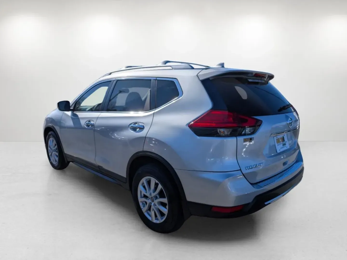 2017 /Charcoal Nissan Rogue SV (KNMAT2MT8HP) with an Other engine, located at 1430 Gateway Drive, Opelika, AL, 36801, (334) 239-0944, 32.637871, -85.409790 - Discover the perfect blend of style, comfort, and versatility with the 2017 Nissan Rogue SV, now available at Gils Auto in Phenix City, AL. This SUV is not just a vehicle; it's a lifestyle choice that caters to growing families, adventurous weekend warriors, and budget-conscious buyers alike. Imagin - Photo#6