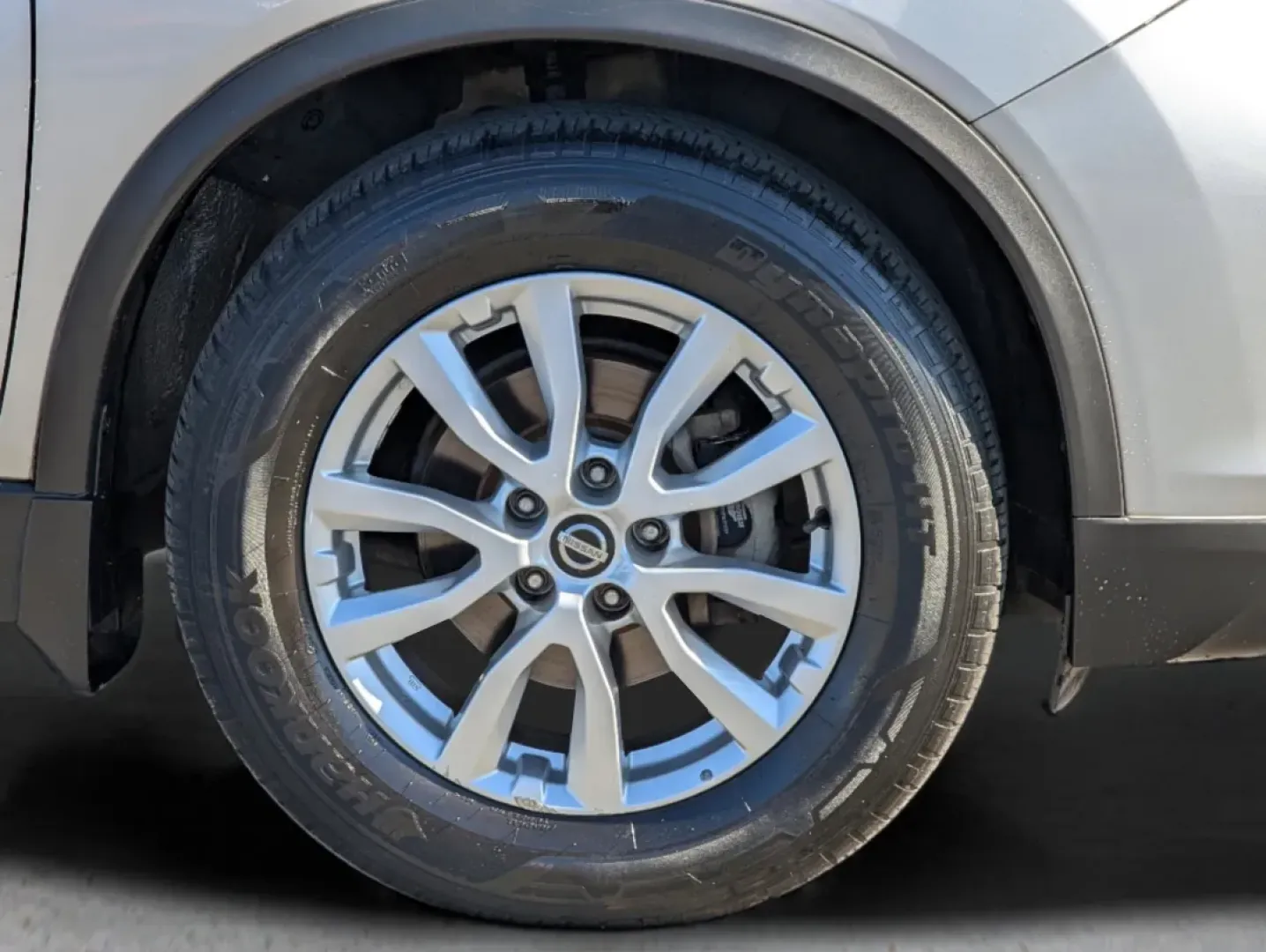 2017 /Charcoal Nissan Rogue SV (KNMAT2MT8HP) with an Other engine, located at 1430 Gateway Drive, Opelika, AL, 36801, (334) 239-0944, 32.637871, -85.409790 - Discover the perfect blend of style, comfort, and versatility with the 2017 Nissan Rogue SV, now available at Gils Auto in Phenix City, AL. This SUV is not just a vehicle; it's a lifestyle choice that caters to growing families, adventurous weekend warriors, and budget-conscious buyers alike. Imagin - Photo#8