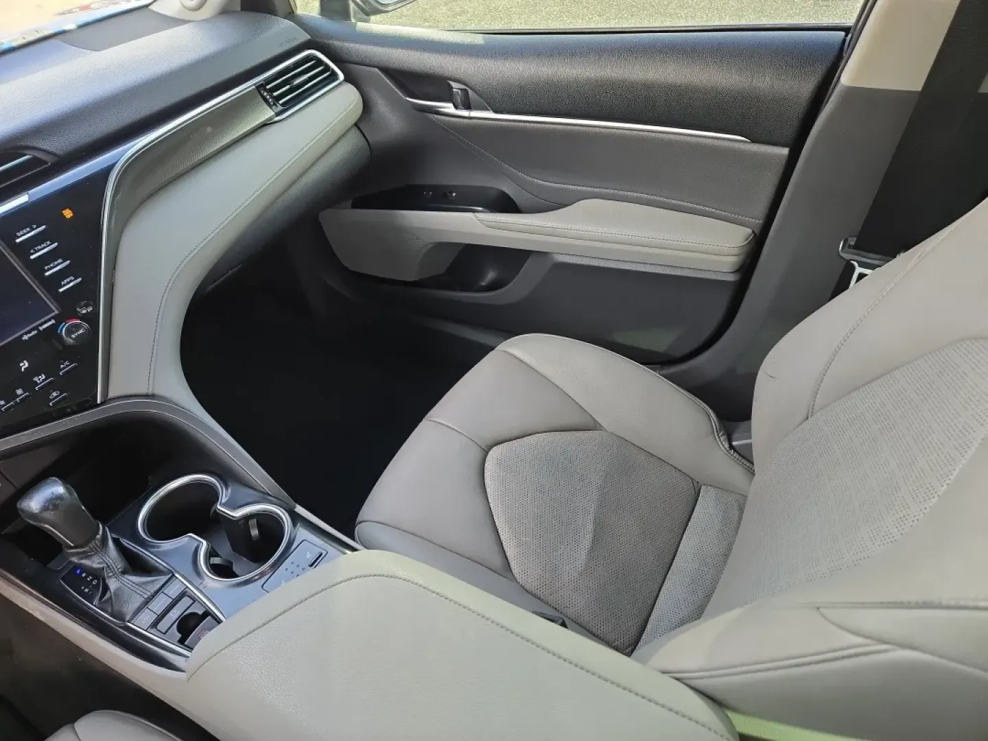 2018 Toyota Camry XSE (4T1B61HK4JU) with an Other engine, located at 3959 U.S. 80 W, Phenix City, AL, 36870, (334) 297-4885, 32.469296, -85.135185 - Discover the perfect blend of style, comfort, and reliability with the 2018 Toyota Camry XSE, available now at Gils Auto in Phenix City, AL. This sedan is not just a vehicle; it's an experience waiting to enhance your lifestyle, whether you're commuting to work, running errands, or setting off on we - Photo#14