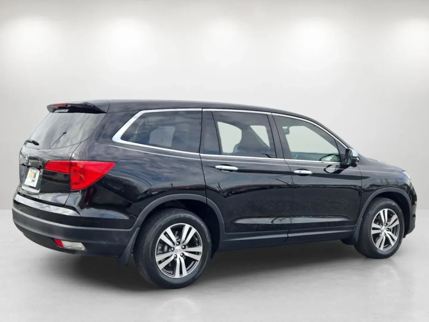 2017 Honda Pilot EX-L (5FNYF5H55HB) with an Other engine, located at 5115 14th Ave., Columbus, GA, 31904, (706) 323-0345, 32.511494, -84.971046 - **Unleash Adventure with the 2017 Honda Pilot EX-L at Gils Auto in Phenix City, AL!**<br /> <br /> Are you seeking the perfect vehicle for your family adventures, weekend getaways, or daily commutes? Look no further! The 2017 Honda Pilot EX-L is designed for families and individuals who crave space, - Photo#5