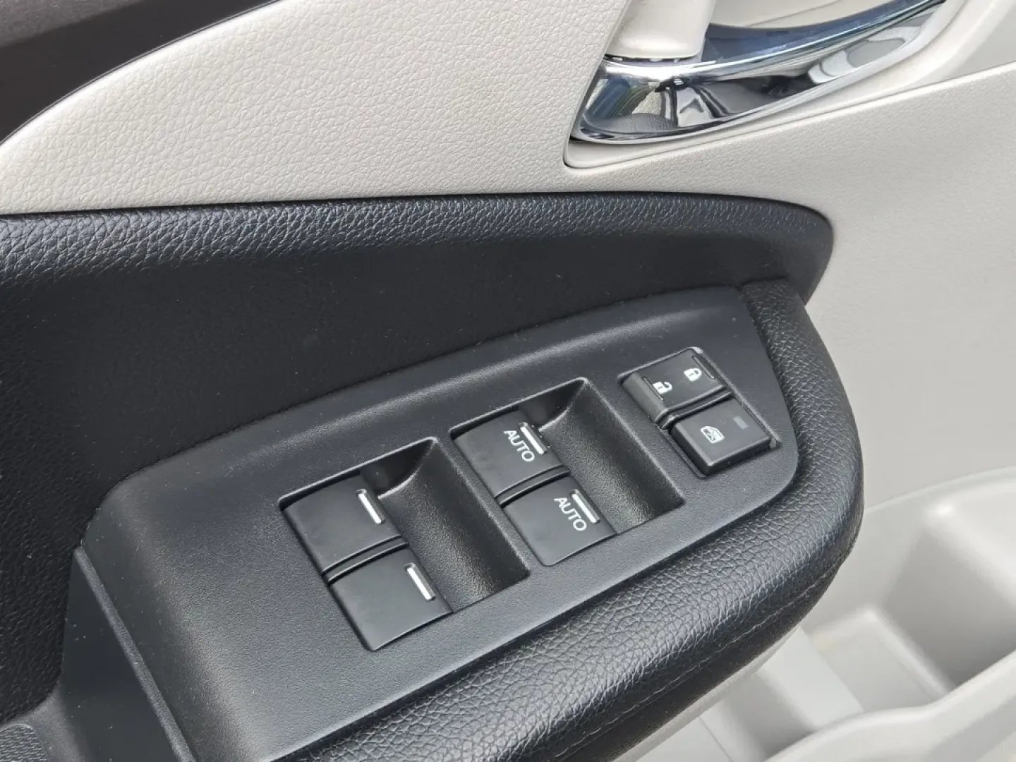 2017 Honda Pilot EX-L (5FNYF5H55HB) with an Other engine, located at 5115 14th Ave., Columbus, GA, 31904, (706) 323-0345, 32.511494, -84.971046 - **Unleash Adventure with the 2017 Honda Pilot EX-L at Gils Auto in Phenix City, AL!**<br /> <br /> Are you seeking the perfect vehicle for your family adventures, weekend getaways, or daily commutes? Look no further! The 2017 Honda Pilot EX-L is designed for families and individuals who crave space, - Photo#10