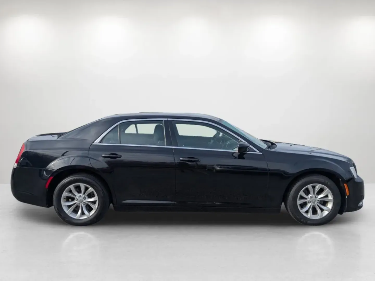 2015 /Black Chrysler 300 Limited (2C3CCAAG7FH) with an Other engine, located at 521 Old Farm Lane Rd, Prattville, AL, 36066, (334) 325-1505, 32.482460, -86.416367 - Are you ready to elevate your daily commute or weekend adventures? Imagine cruising through the vibrant streets of Phenix City in a stylish and reliable 2015 Chrysler 300 Limited. This sleek sedan combines luxury with practicality, making it an ideal choice for everyone-from growing families to budg - Photo#3