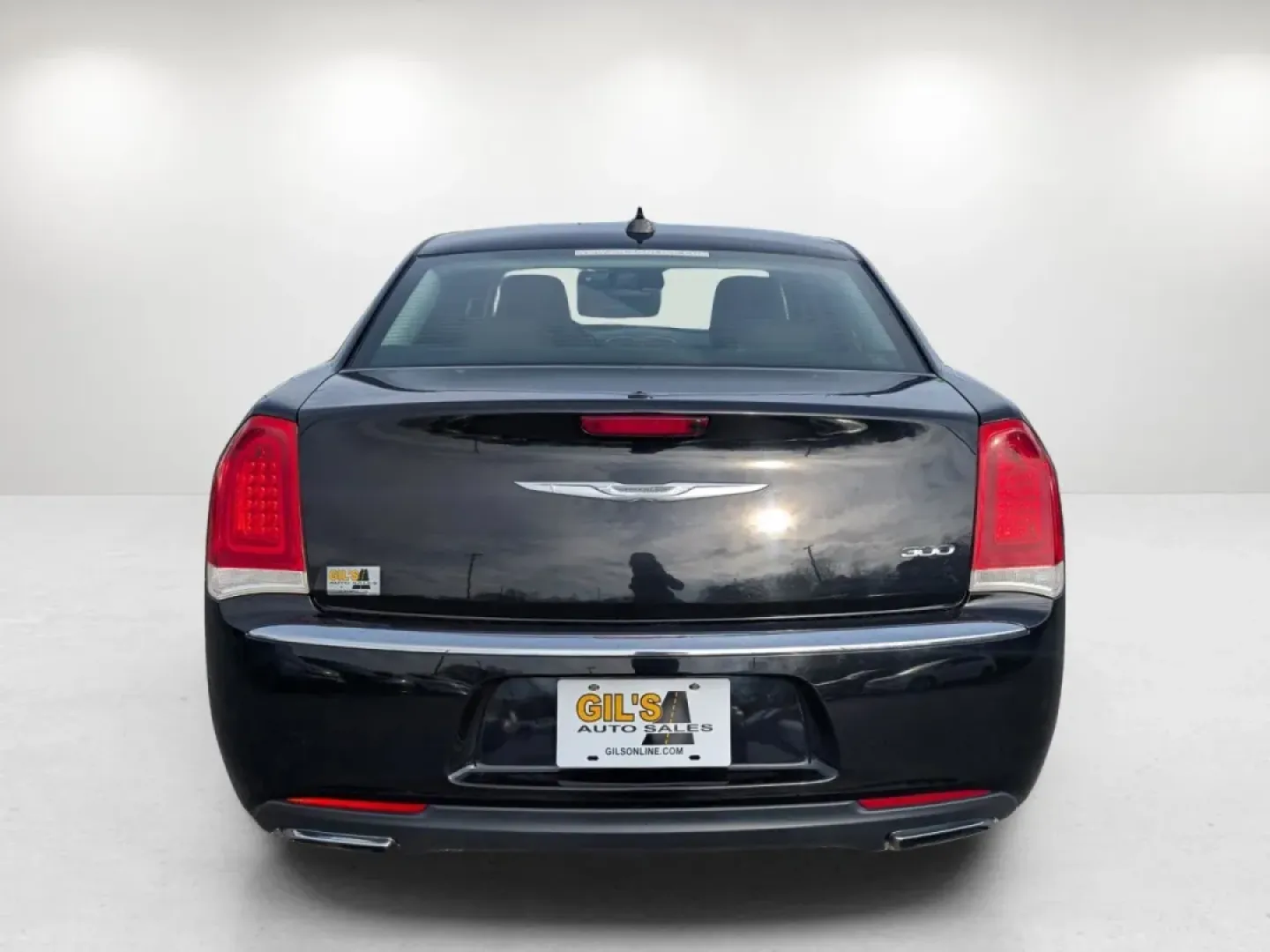 2015 /Black Chrysler 300 Limited (2C3CCAAG7FH) with an Other engine, located at 521 Old Farm Lane Rd, Prattville, AL, 36066, (334) 325-1505, 32.482460, -86.416367 - Are you ready to elevate your daily commute or weekend adventures? Imagine cruising through the vibrant streets of Phenix City in a stylish and reliable 2015 Chrysler 300 Limited. This sleek sedan combines luxury with practicality, making it an ideal choice for everyone-from growing families to budg - Photo#4