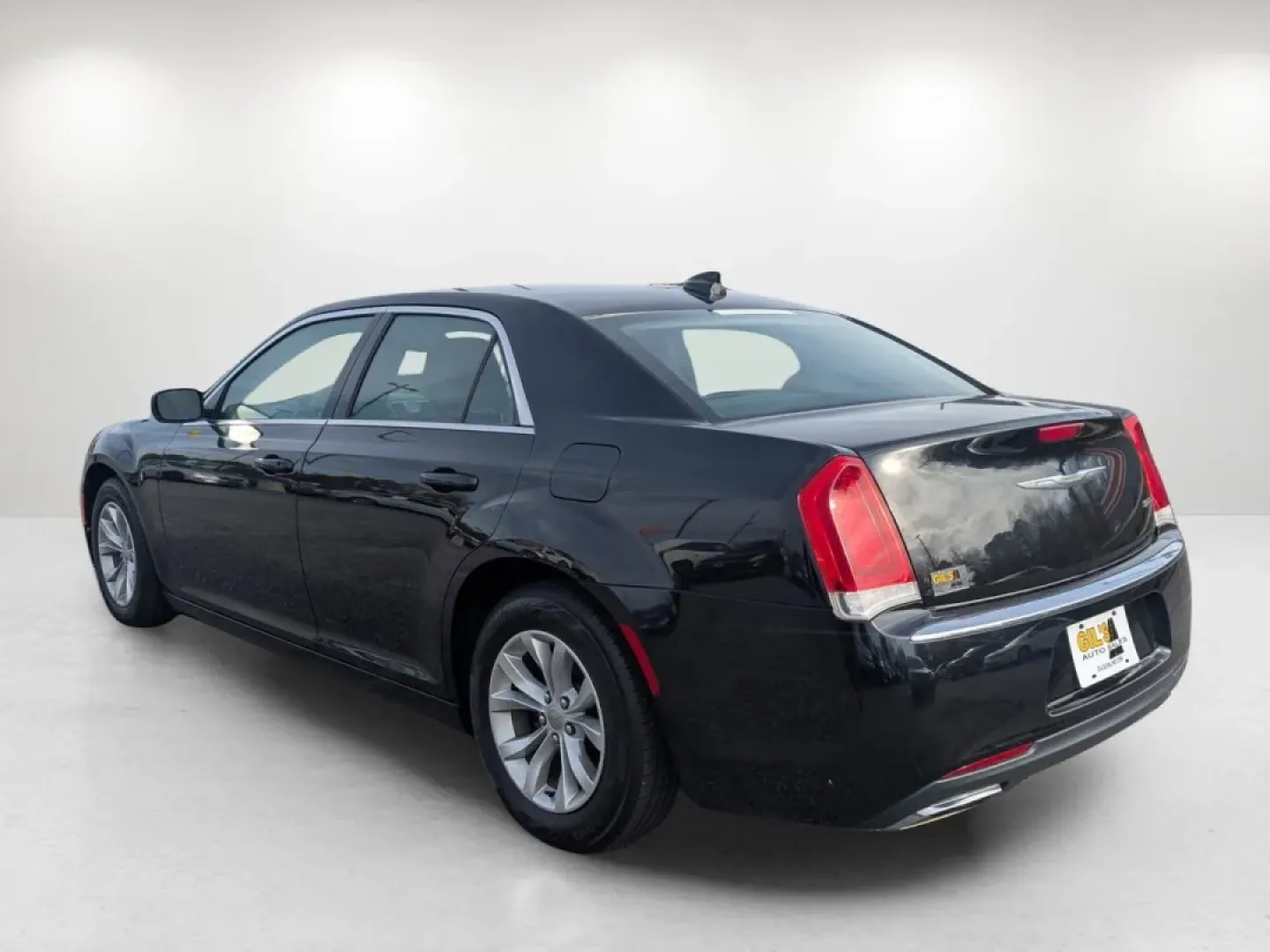 2015 /Black Chrysler 300 Limited (2C3CCAAG7FH) with an Other engine, located at 521 Old Farm Lane Rd, Prattville, AL, 36066, (334) 325-1505, 32.482460, -86.416367 - Are you ready to elevate your daily commute or weekend adventures? Imagine cruising through the vibrant streets of Phenix City in a stylish and reliable 2015 Chrysler 300 Limited. This sleek sedan combines luxury with practicality, making it an ideal choice for everyone-from growing families to budg - Photo#5