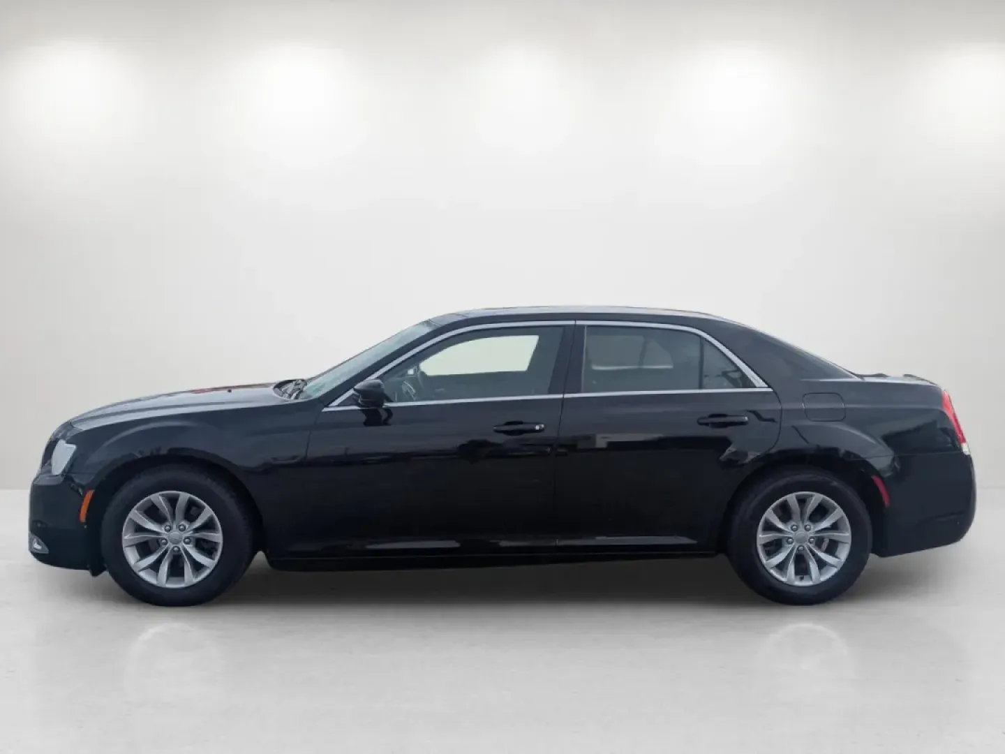 2015 /Black Chrysler 300 Limited (2C3CCAAG7FH) with an Other engine, located at 521 Old Farm Lane Rd, Prattville, AL, 36066, (334) 325-1505, 32.482460, -86.416367 - Are you ready to elevate your daily commute or weekend adventures? Imagine cruising through the vibrant streets of Phenix City in a stylish and reliable 2015 Chrysler 300 Limited. This sleek sedan combines luxury with practicality, making it an ideal choice for everyone-from growing families to budg - Photo#6