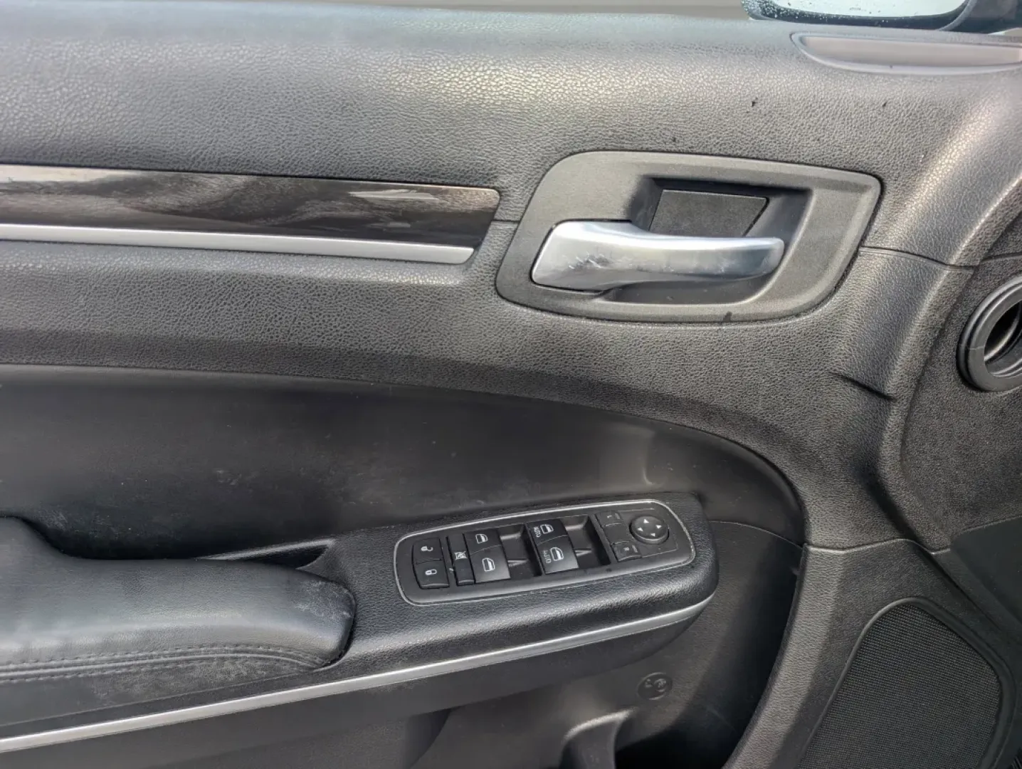 2015 /Black Chrysler 300 Limited (2C3CCAAG7FH) with an Other engine, located at 521 Old Farm Lane Rd, Prattville, AL, 36066, (334) 325-1505, 32.482460, -86.416367 - Are you ready to elevate your daily commute or weekend adventures? Imagine cruising through the vibrant streets of Phenix City in a stylish and reliable 2015 Chrysler 300 Limited. This sleek sedan combines luxury with practicality, making it an ideal choice for everyone-from growing families to budg - Photo#7