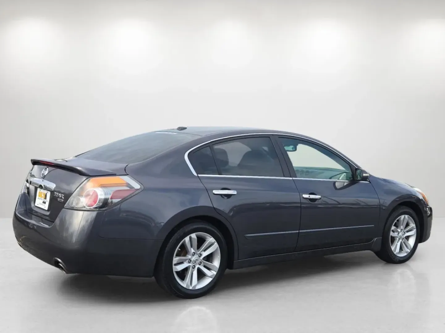 2012 /Charcoal Nissan Altima 3.5 SR (1N4BL2AP3CN) with an Other engine, located at 3959 U.S. 80 W, Phenix City, AL, 36870, (334) 297-4885, 32.469296, -85.135185 - Are you searching for your next reliable sedan that's perfect for daily commutes, family outings, or weekend adventures? Look no further than this stunning 2012 Nissan Altima 3.5 SR, now available at Gils Auto in Phenix City, AL! With its sleek gray exterior and luxurious charcoal leather interior, - Photo#5