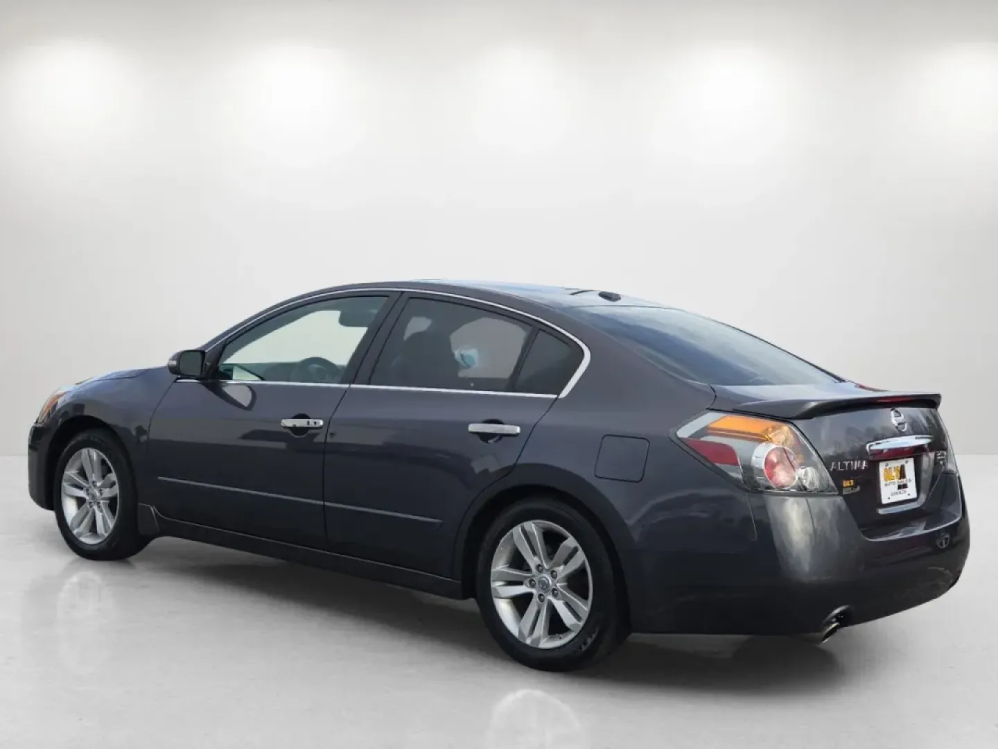 2012 /Charcoal Nissan Altima 3.5 SR (1N4BL2AP3CN) with an Other engine, located at 3959 U.S. 80 W, Phenix City, AL, 36870, (334) 297-4885, 32.469296, -85.135185 - Are you searching for your next reliable sedan that's perfect for daily commutes, family outings, or weekend adventures? Look no further than this stunning 2012 Nissan Altima 3.5 SR, now available at Gils Auto in Phenix City, AL! With its sleek gray exterior and luxurious charcoal leather interior, - Photo#7