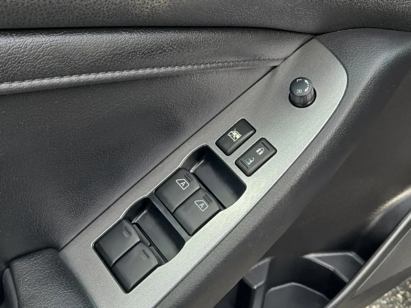 2012 /Charcoal Nissan Altima 3.5 SR (1N4BL2AP3CN) with an Other engine, located at 3959 U.S. 80 W, Phenix City, AL, 36870, (334) 297-4885, 32.469296, -85.135185 - Are you searching for your next reliable sedan that's perfect for daily commutes, family outings, or weekend adventures? Look no further than this stunning 2012 Nissan Altima 3.5 SR, now available at Gils Auto in Phenix City, AL! With its sleek gray exterior and luxurious charcoal leather interior, - Photo#10