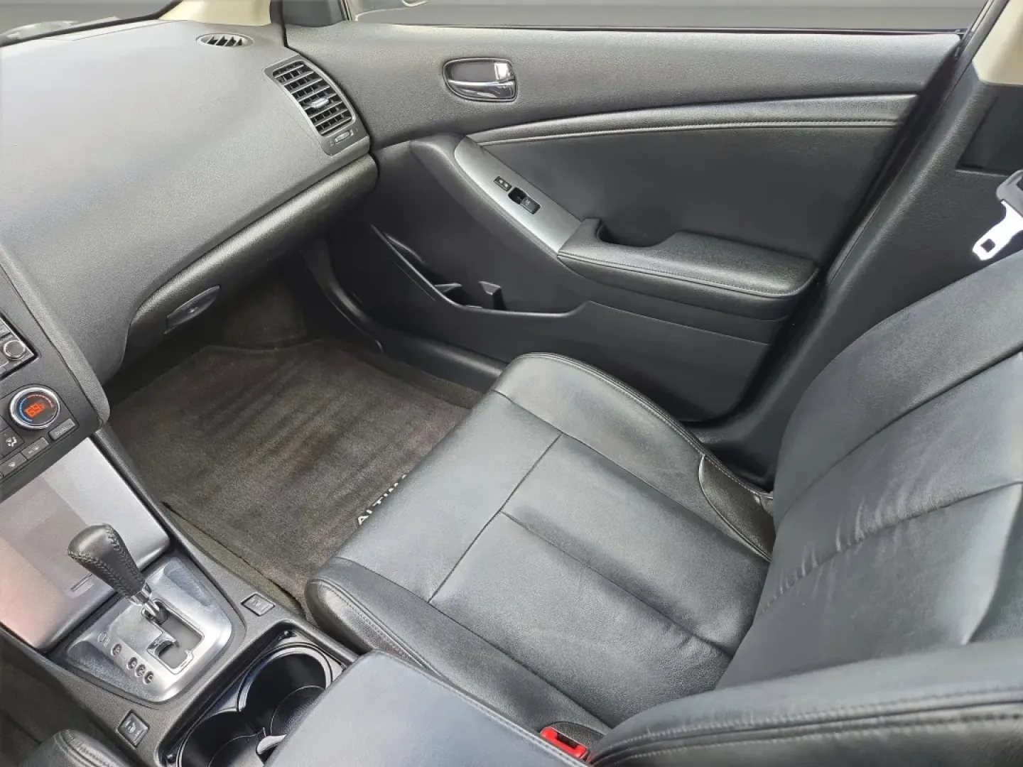 2012 /Charcoal Nissan Altima 3.5 SR (1N4BL2AP3CN) with an Other engine, located at 3959 U.S. 80 W, Phenix City, AL, 36870, (334) 297-4885, 32.469296, -85.135185 - Are you searching for your next reliable sedan that's perfect for daily commutes, family outings, or weekend adventures? Look no further than this stunning 2012 Nissan Altima 3.5 SR, now available at Gils Auto in Phenix City, AL! With its sleek gray exterior and luxurious charcoal leather interior, - Photo#14