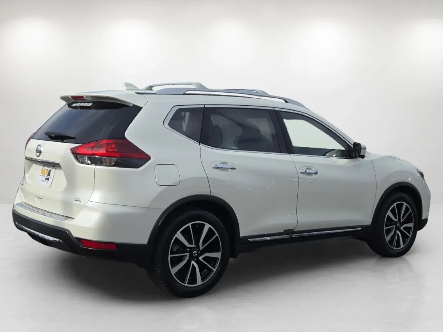 2018 /Charcoal Nissan Rogue SL (JN8AT2MT0JW) with an Other engine, located at 7000 Northlake Connector, Columbus, GA, 31904, (706) 987-8085, 32.524975, -84.978134 - Discover the perfect blend of style, comfort, and functionality with this stunning 2018 Nissan Rogue SL, available now at Gils Auto in Phenix City, AL. Whether you're a growing family looking for dependable transportation or a commuter seeking a reliable and efficient ride, this SUV is designed to e - Photo#5